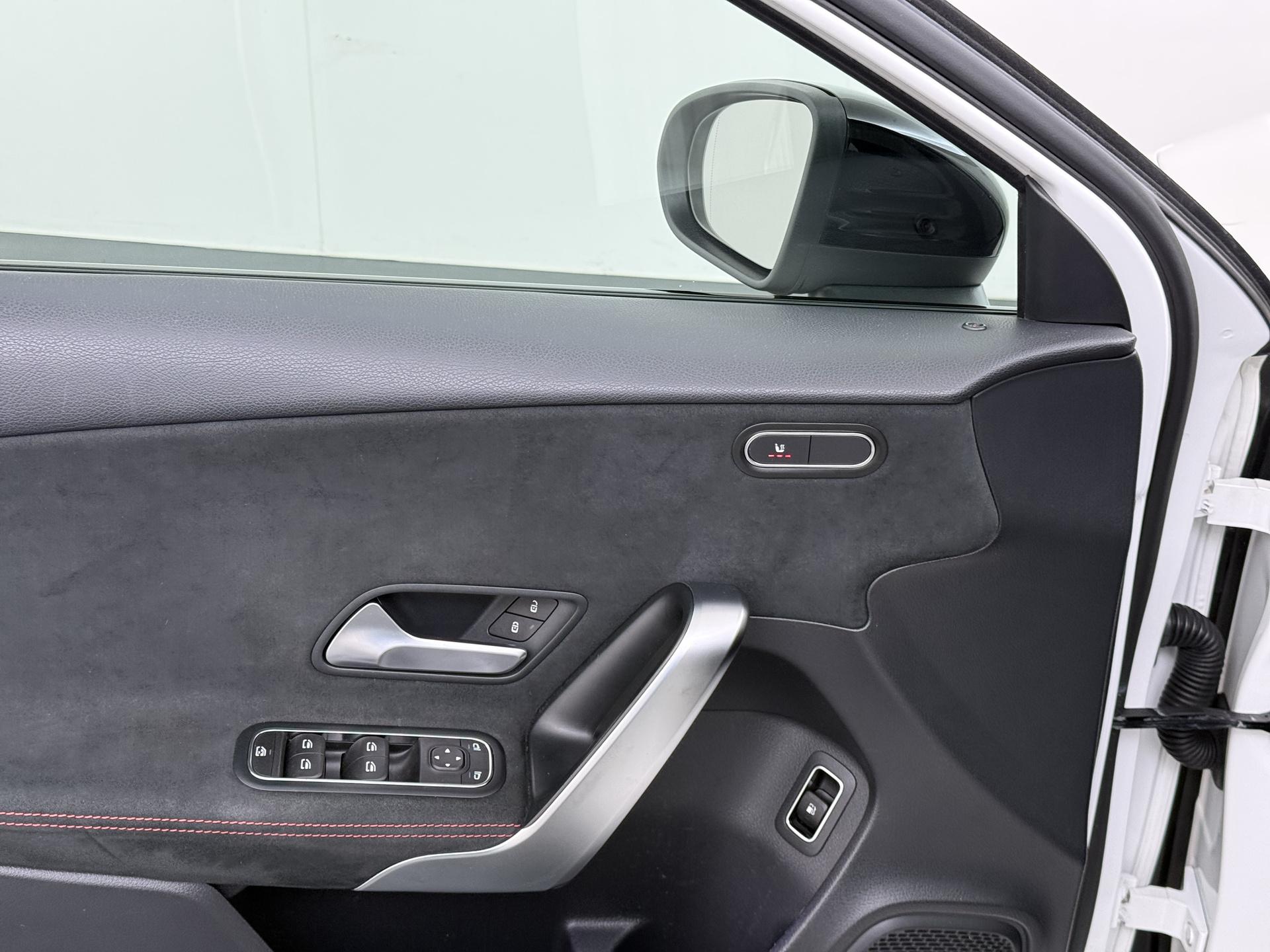 Mercedes-Benz A-klasse 250 e AMG 20