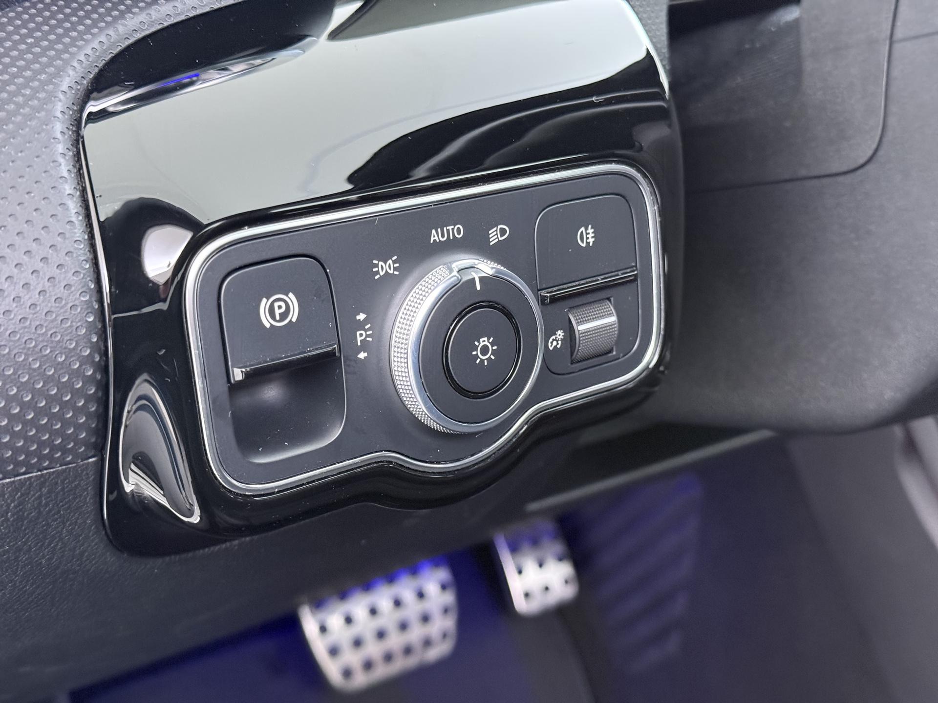 Mercedes-Benz A-klasse 250 e AMG 21