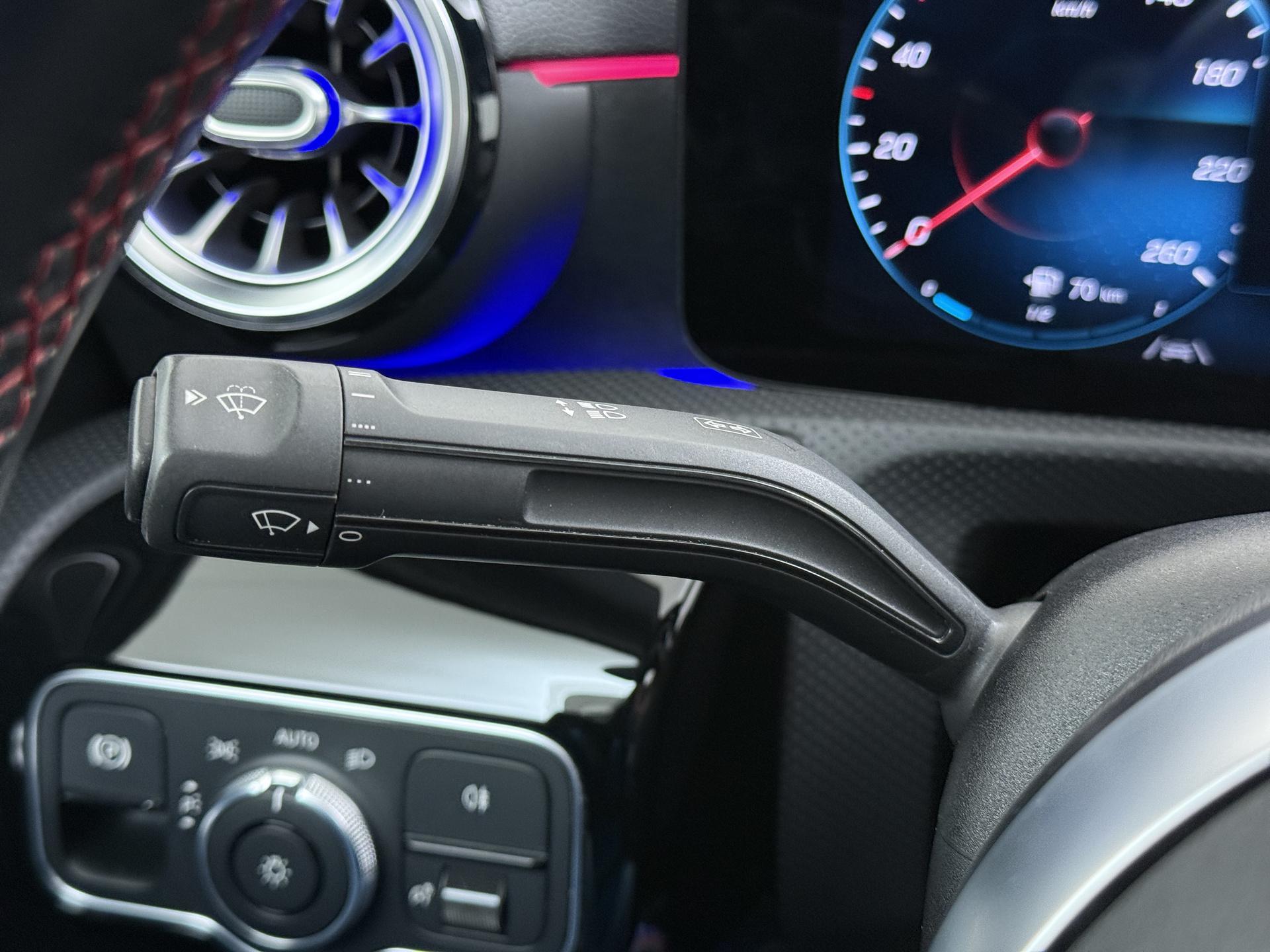 Mercedes-Benz A-klasse 250 e AMG 26