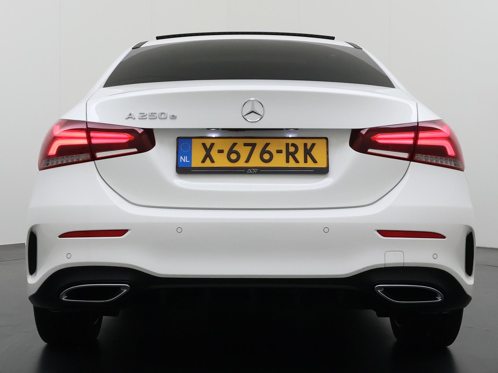 Mercedes-Benz A-klasse 250 e AMG 6