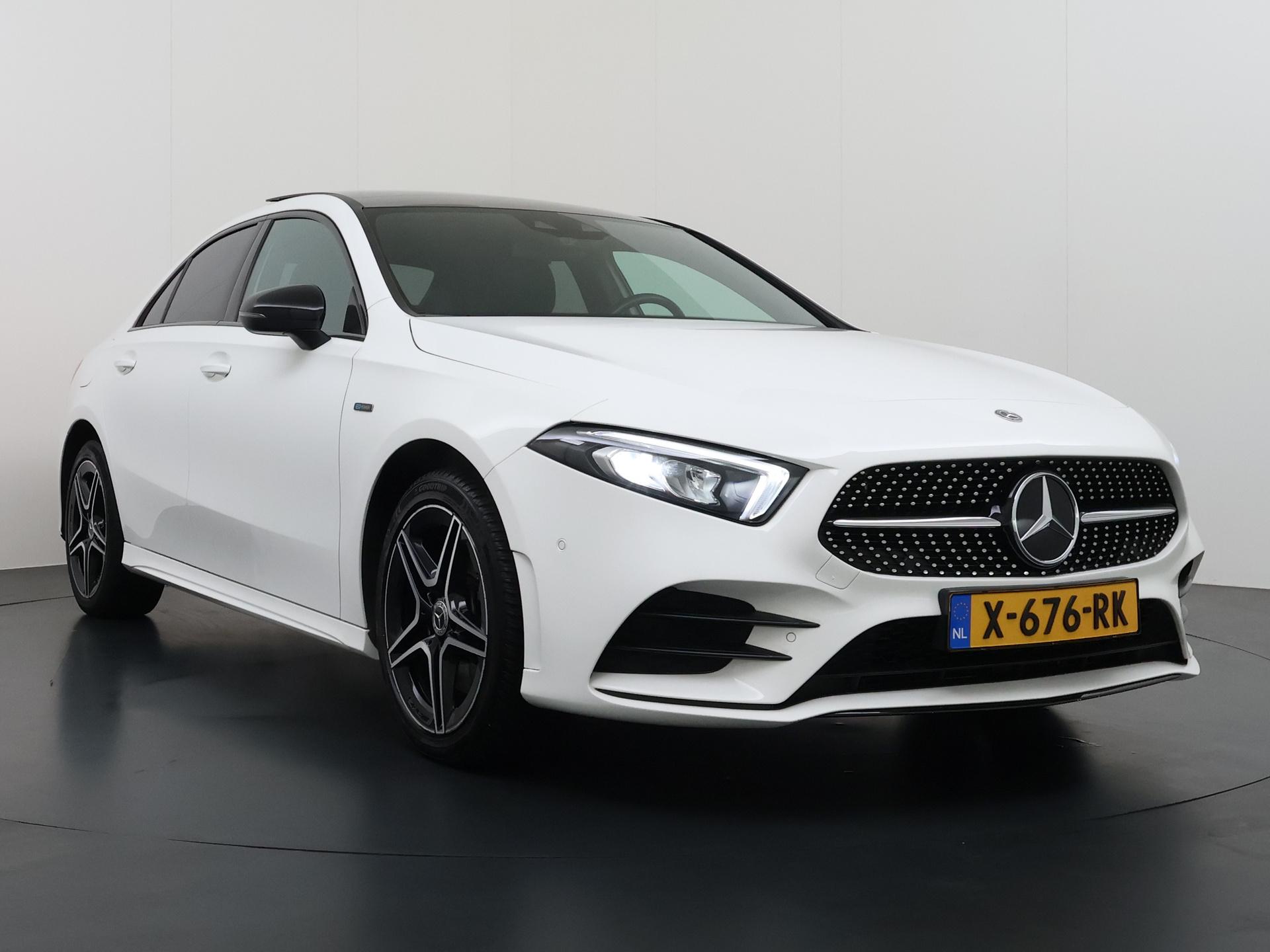 Mercedes-Benz A-klasse 250 e AMG 9