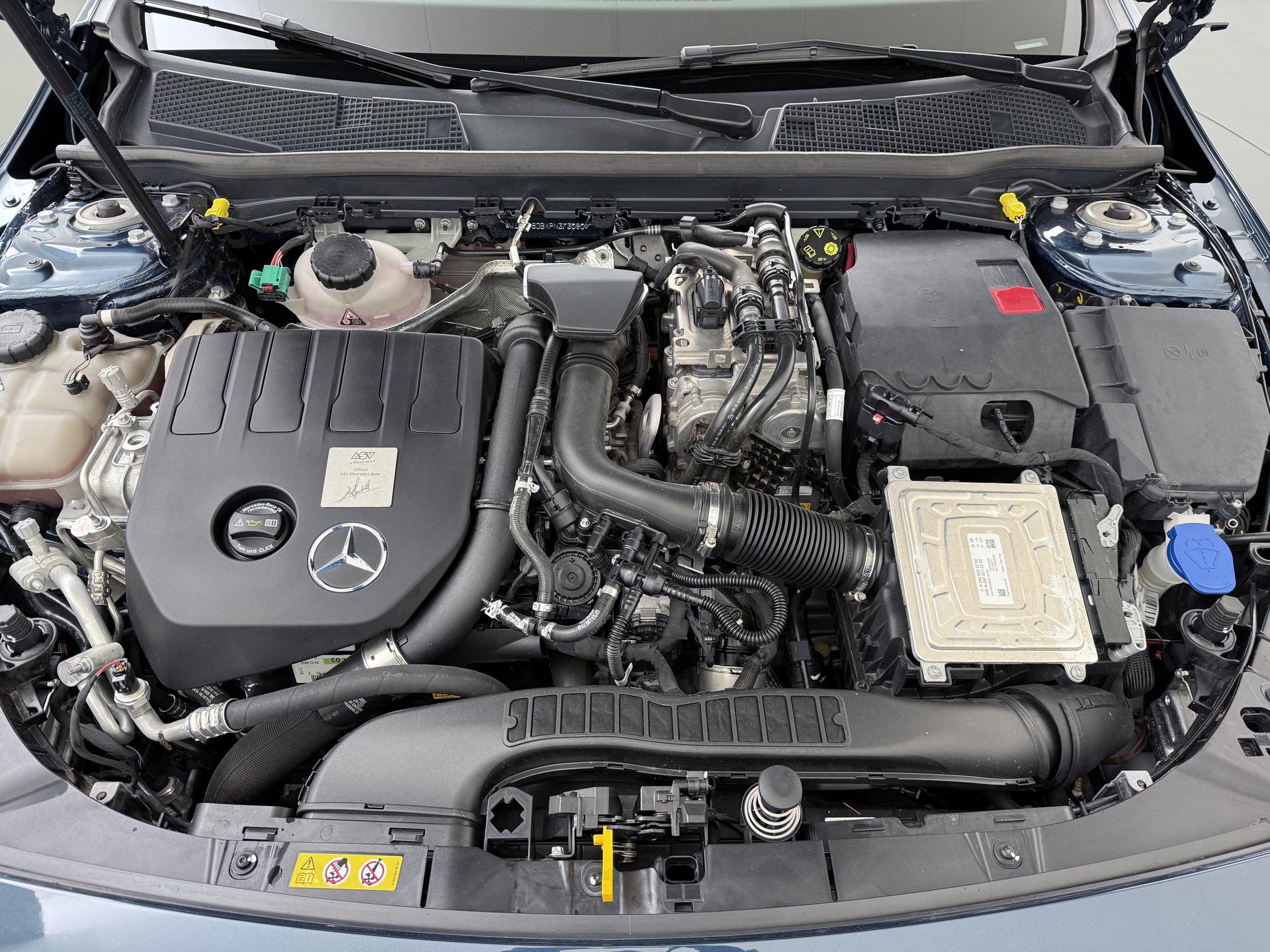 Mercedes-Benz CLA-Klasse 250 e AMG Line 16