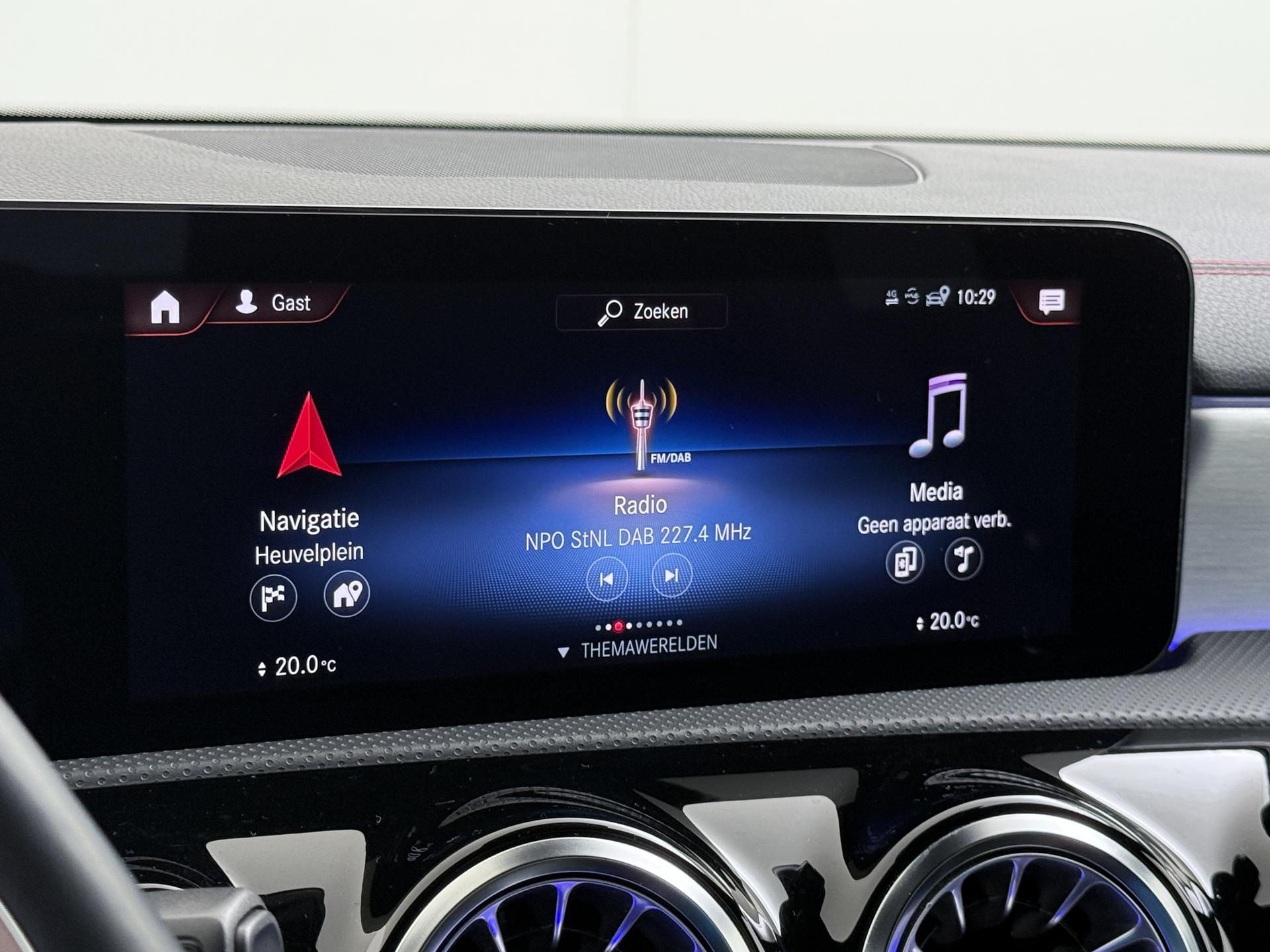 Mercedes-Benz CLA-Klasse 250 e AMG Line 32