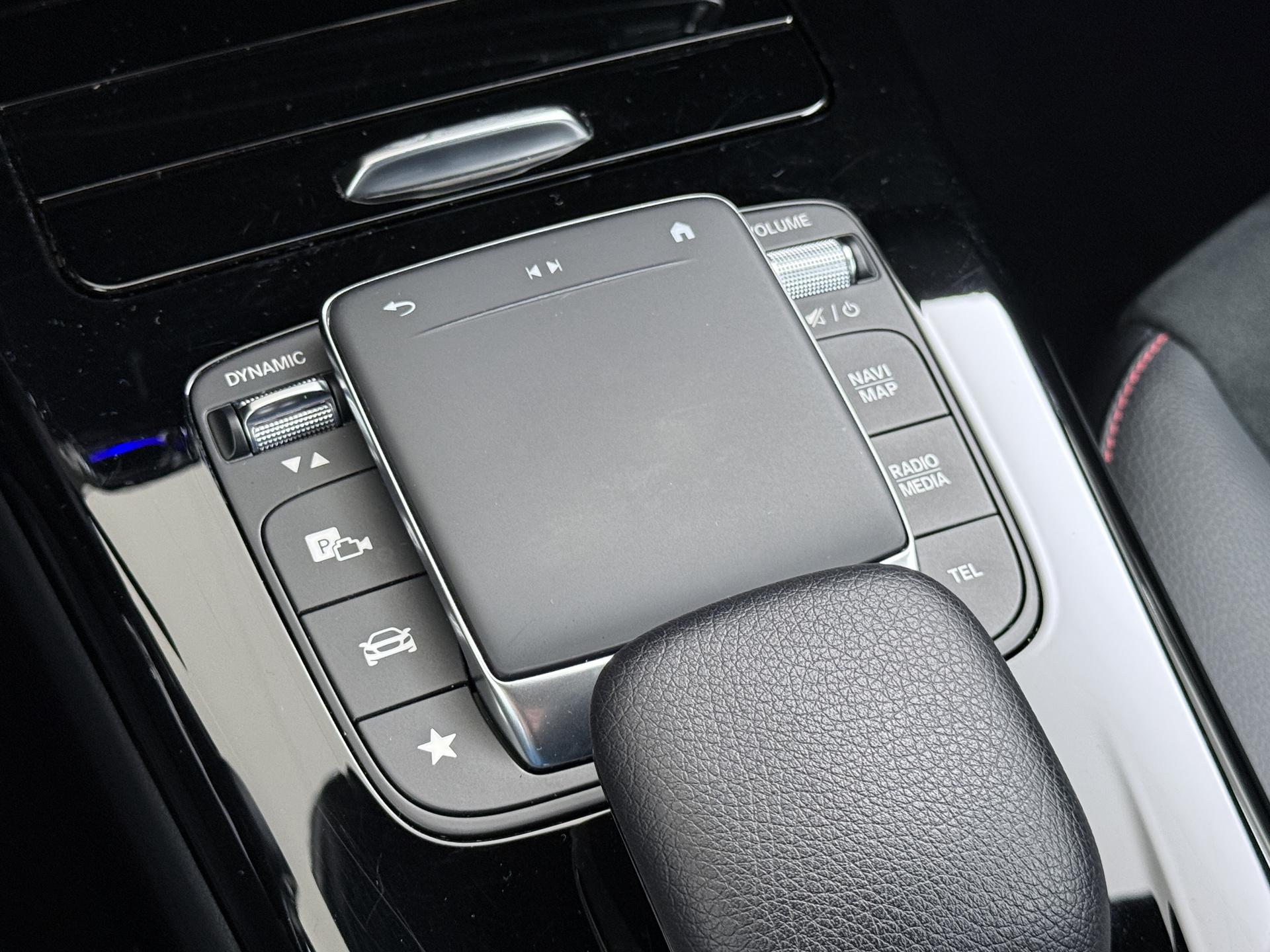 Mercedes-Benz CLA-Klasse 250 e AMG Line 42