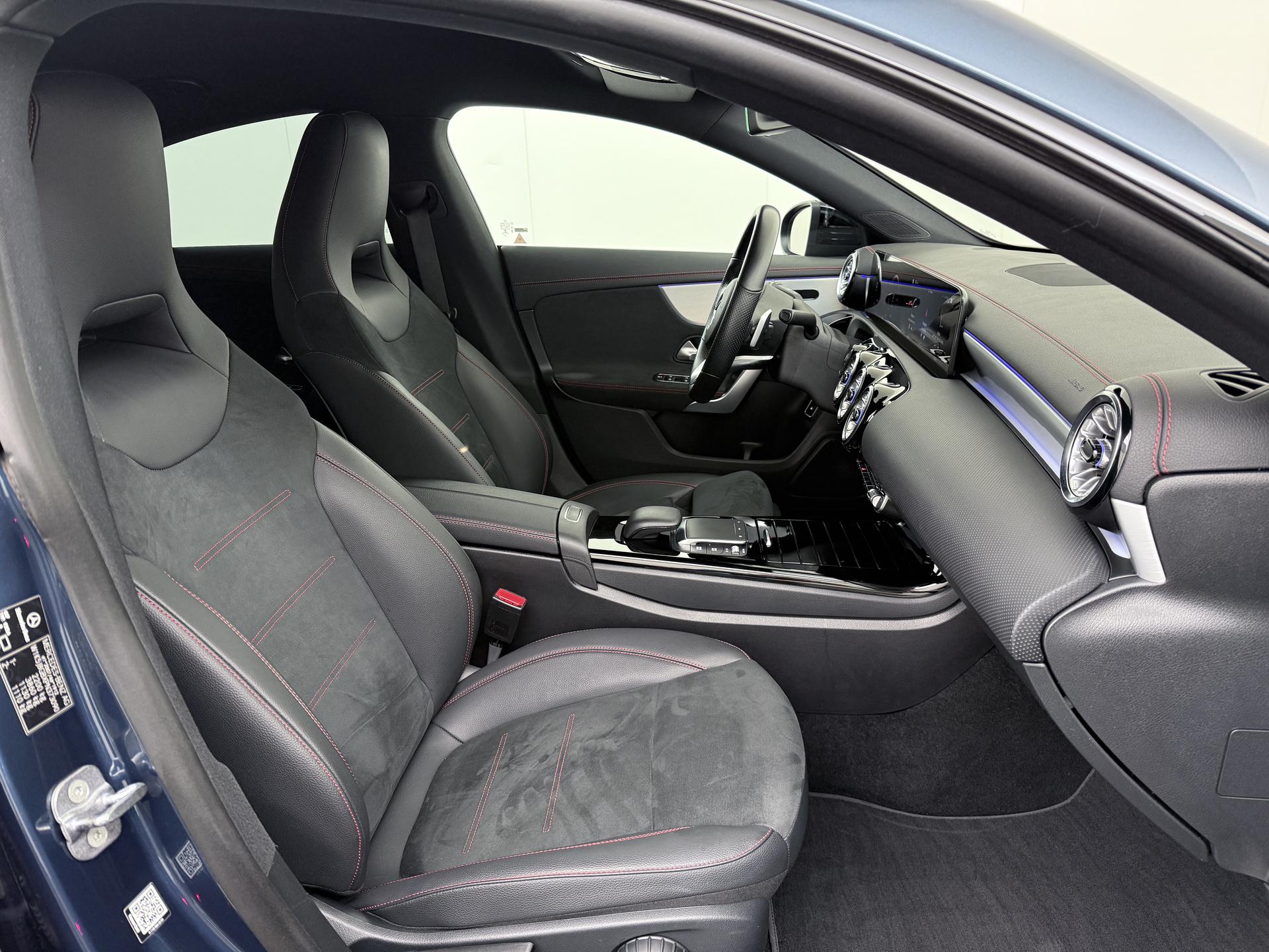 Mercedes-Benz CLA-Klasse 250 e AMG Line 44