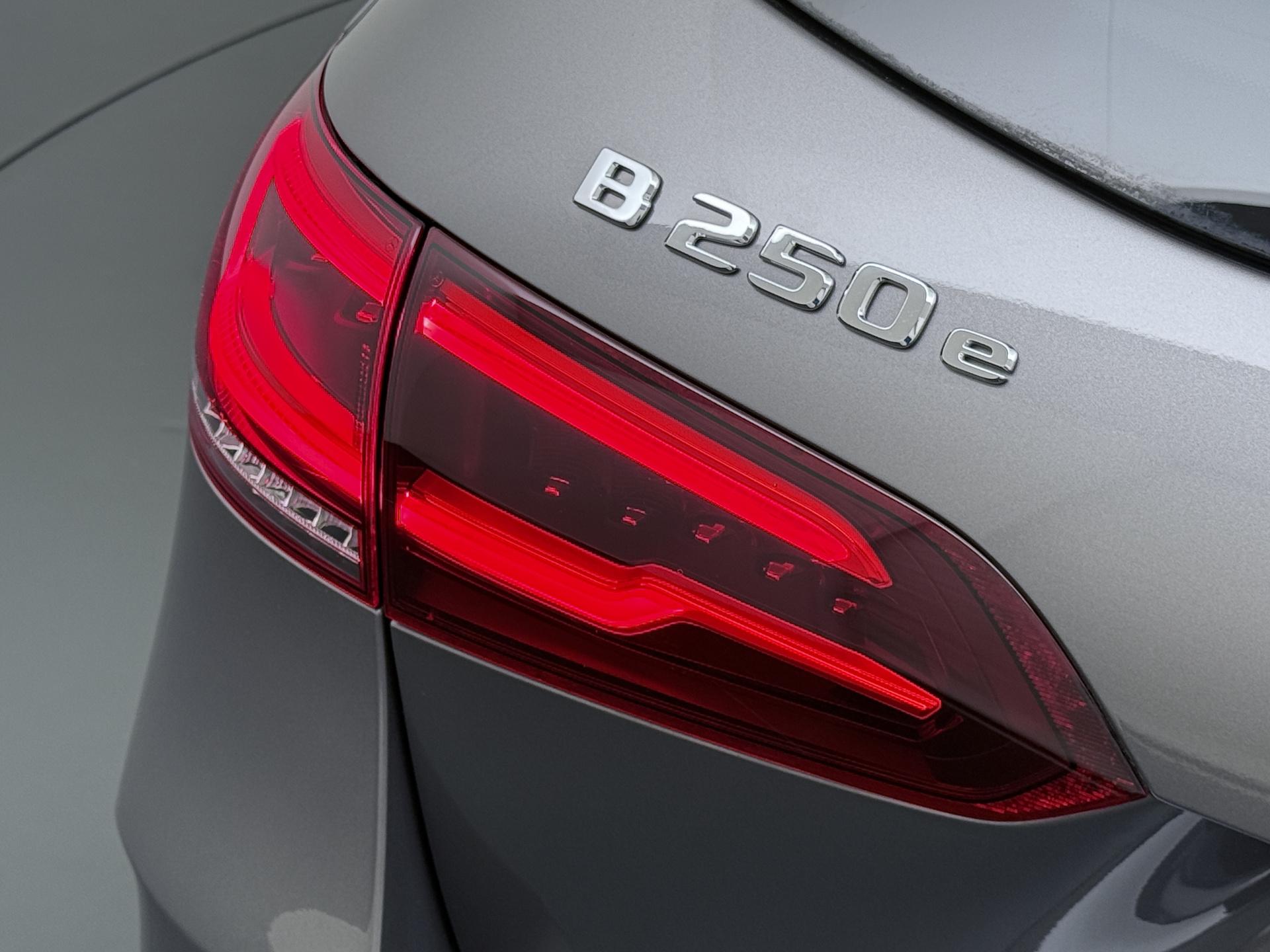 Mercedes-Benz B-Klasse 250 e AMG Line 11