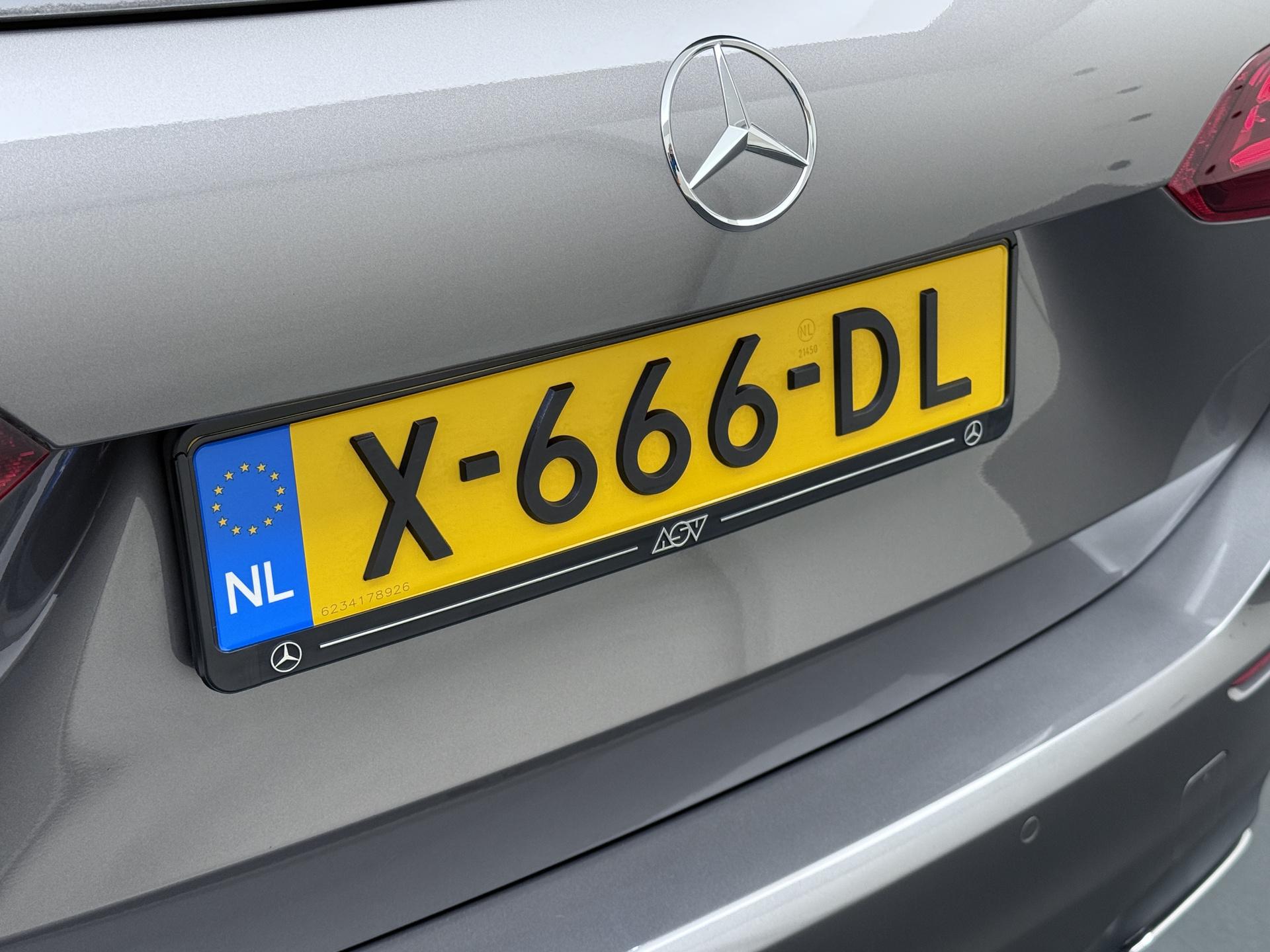 Mercedes-Benz B-Klasse 250 e AMG Line 12