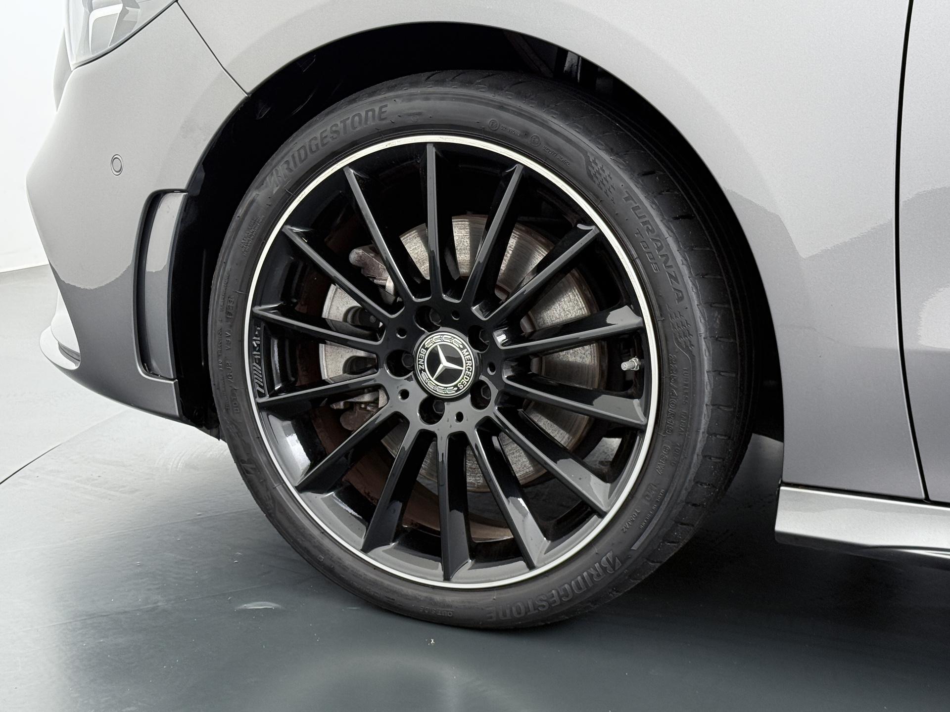 Mercedes-Benz B-Klasse 250 e AMG Line 16