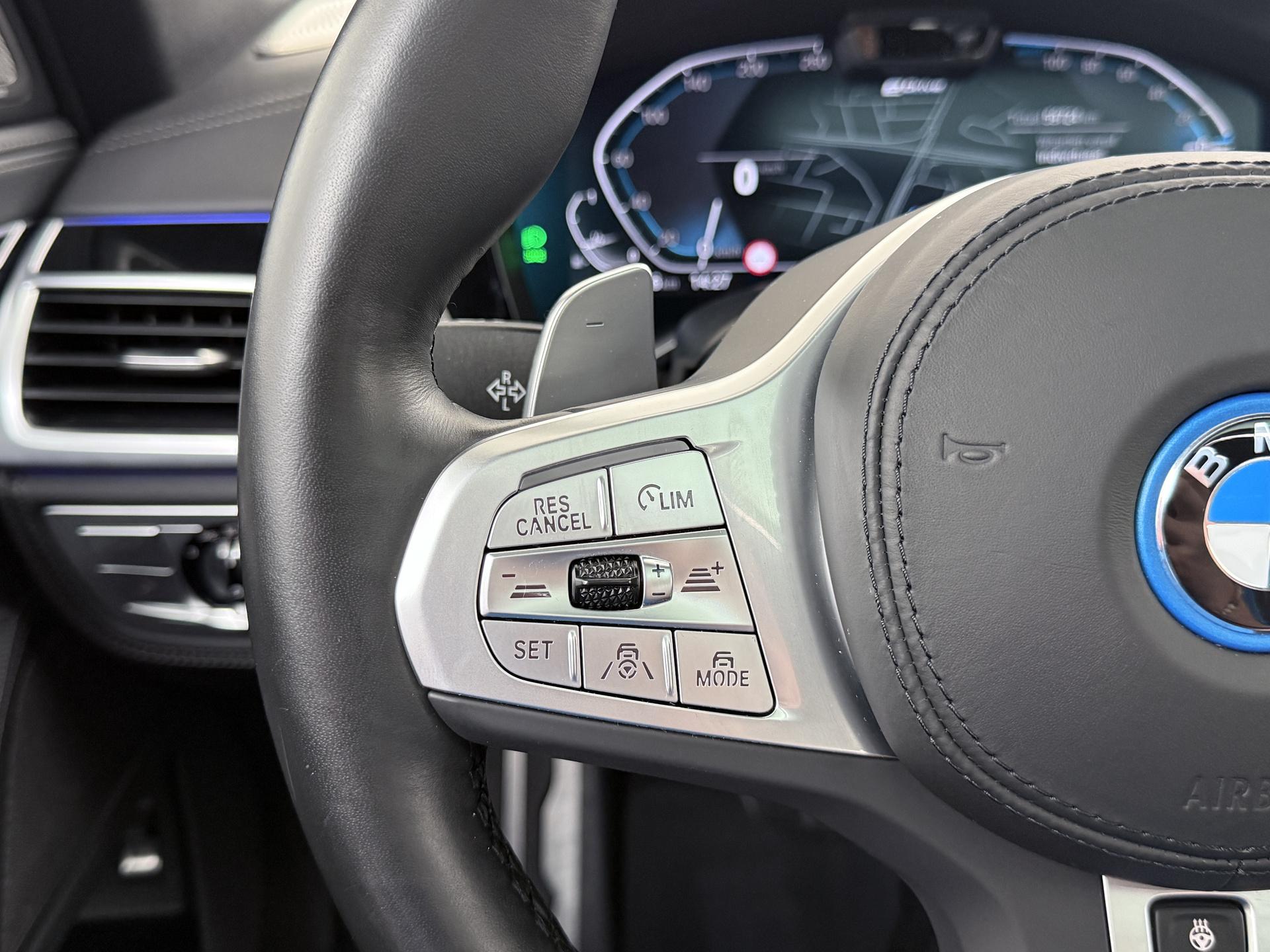 BMW 7 Serie 745e High Executive 33