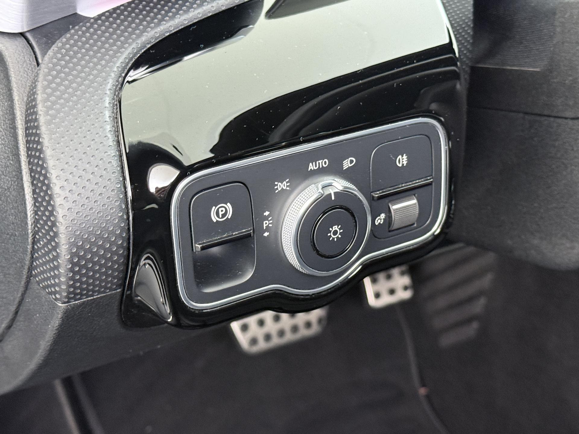 Mercedes-Benz A-Klasse 180 AMG Business Solution 26