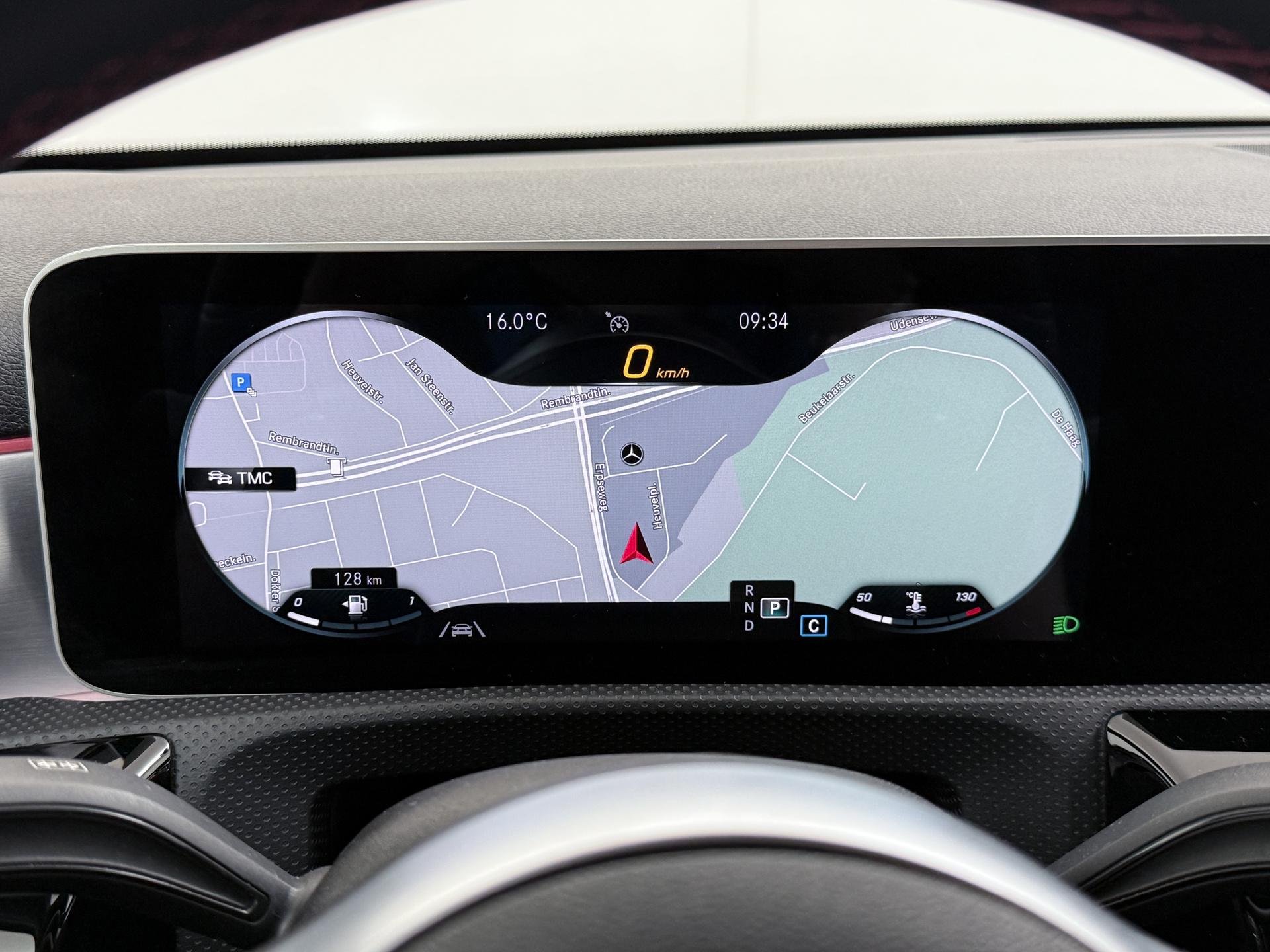 Mercedes-Benz A-Klasse 180 AMG Business Solution 32