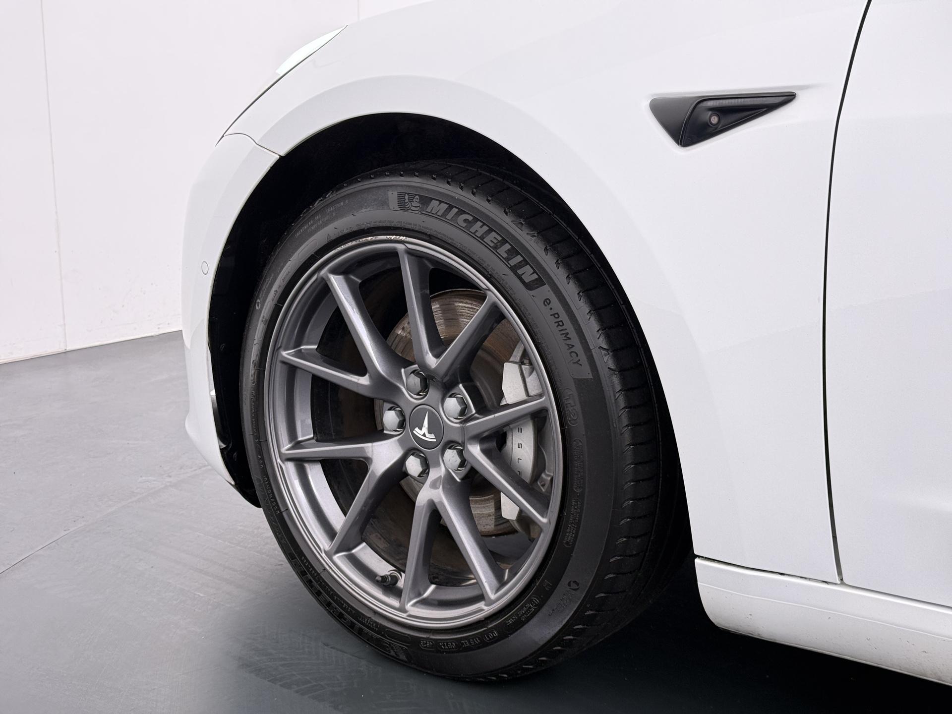 Tesla Model 3 Long Range AWD 75 kWh 14