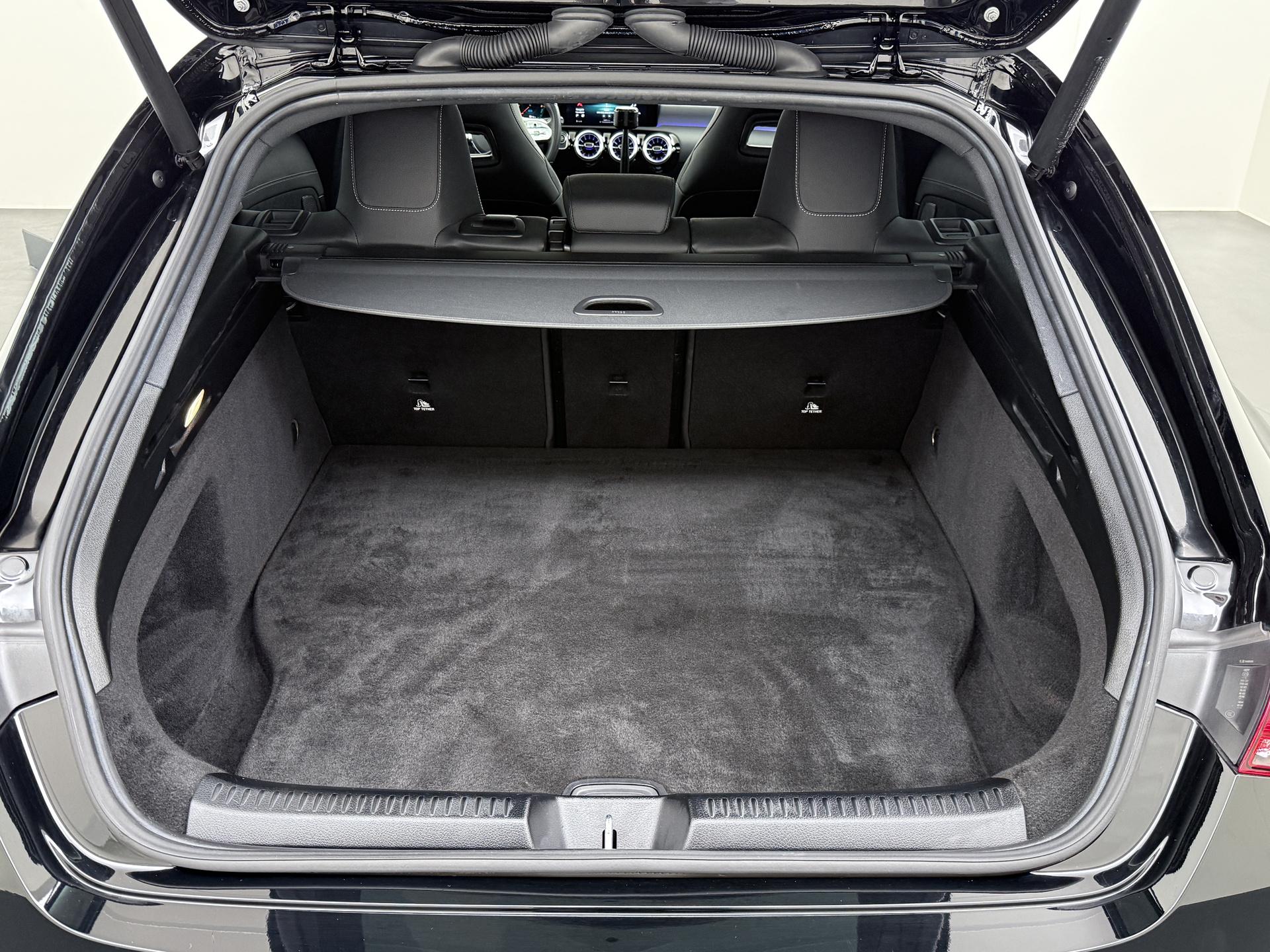 Mercedes-Benz CLA-Klasse Shooting Brake 250 e AMG-Line 18