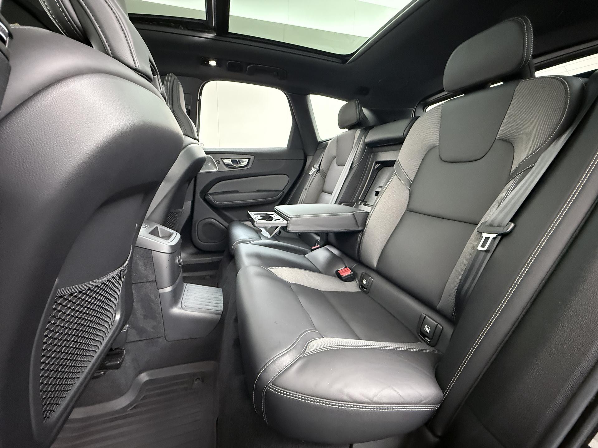 Volvo XC60 2.0 T8 Plug-in hybrid AWD R-Design 12