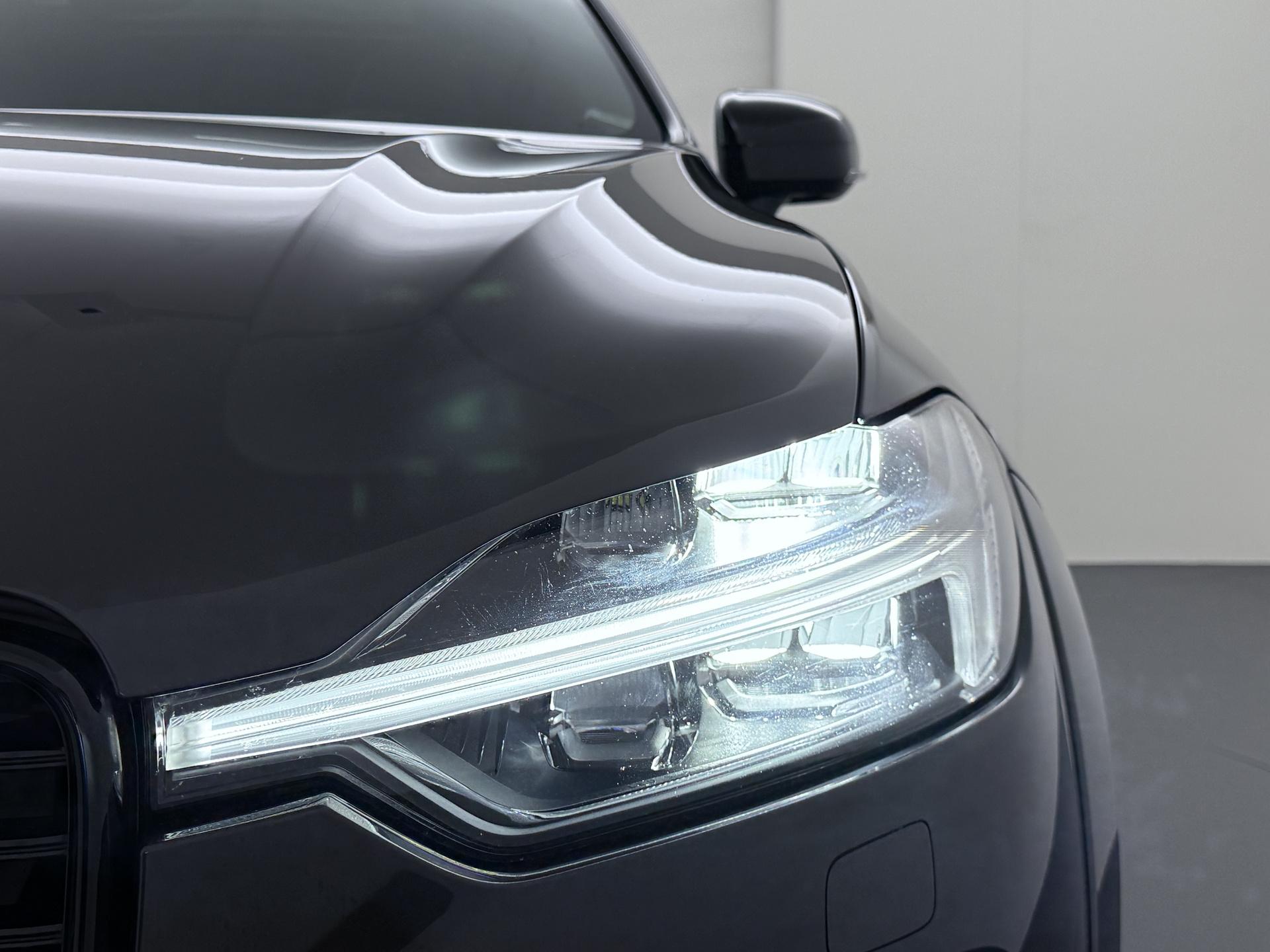 Volvo XC60 2.0 T8 Plug-in hybrid AWD R-Design 15