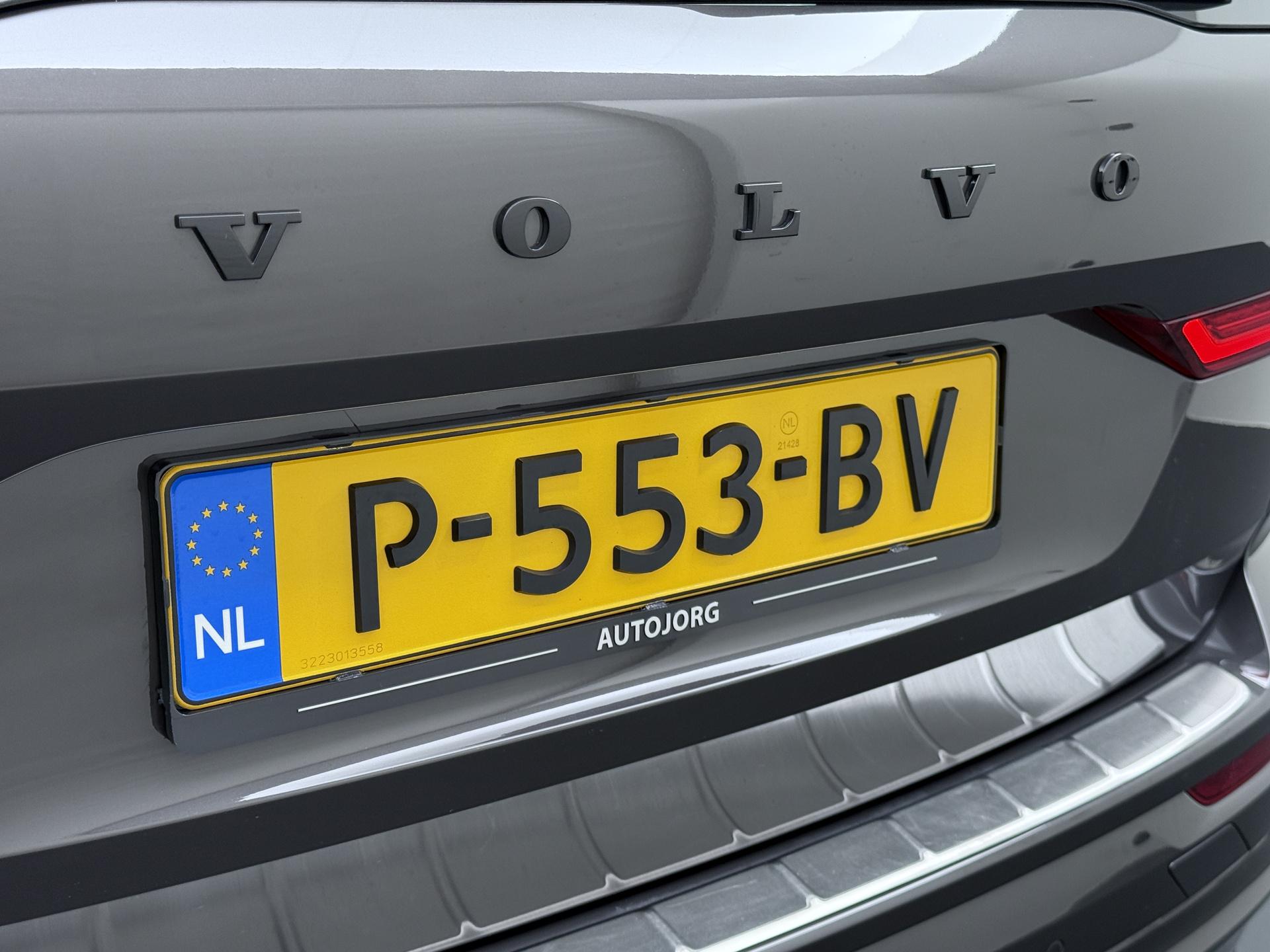 Volvo XC60 2.0 T8 Plug-in hybrid AWD R-Design 17