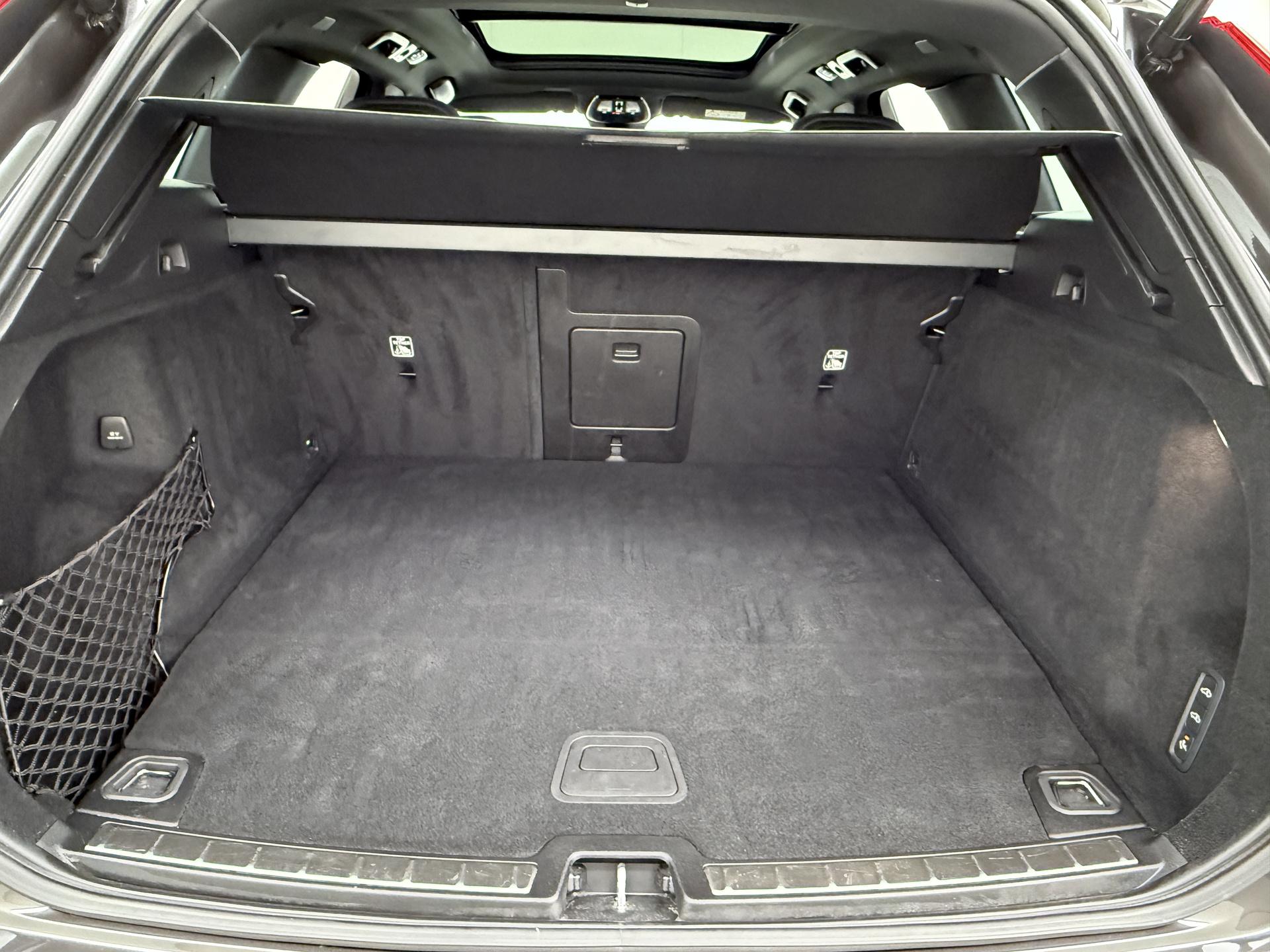 Volvo XC60 2.0 T8 Plug-in hybrid AWD R-Design 18