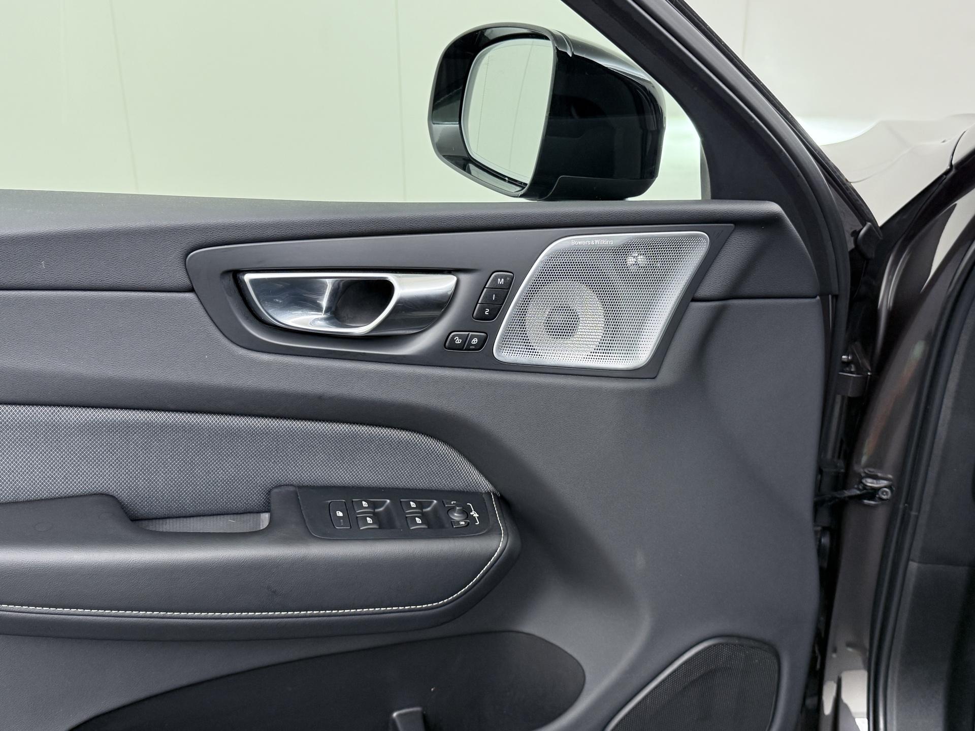 Volvo XC60 2.0 T8 Plug-in hybrid AWD R-Design 22