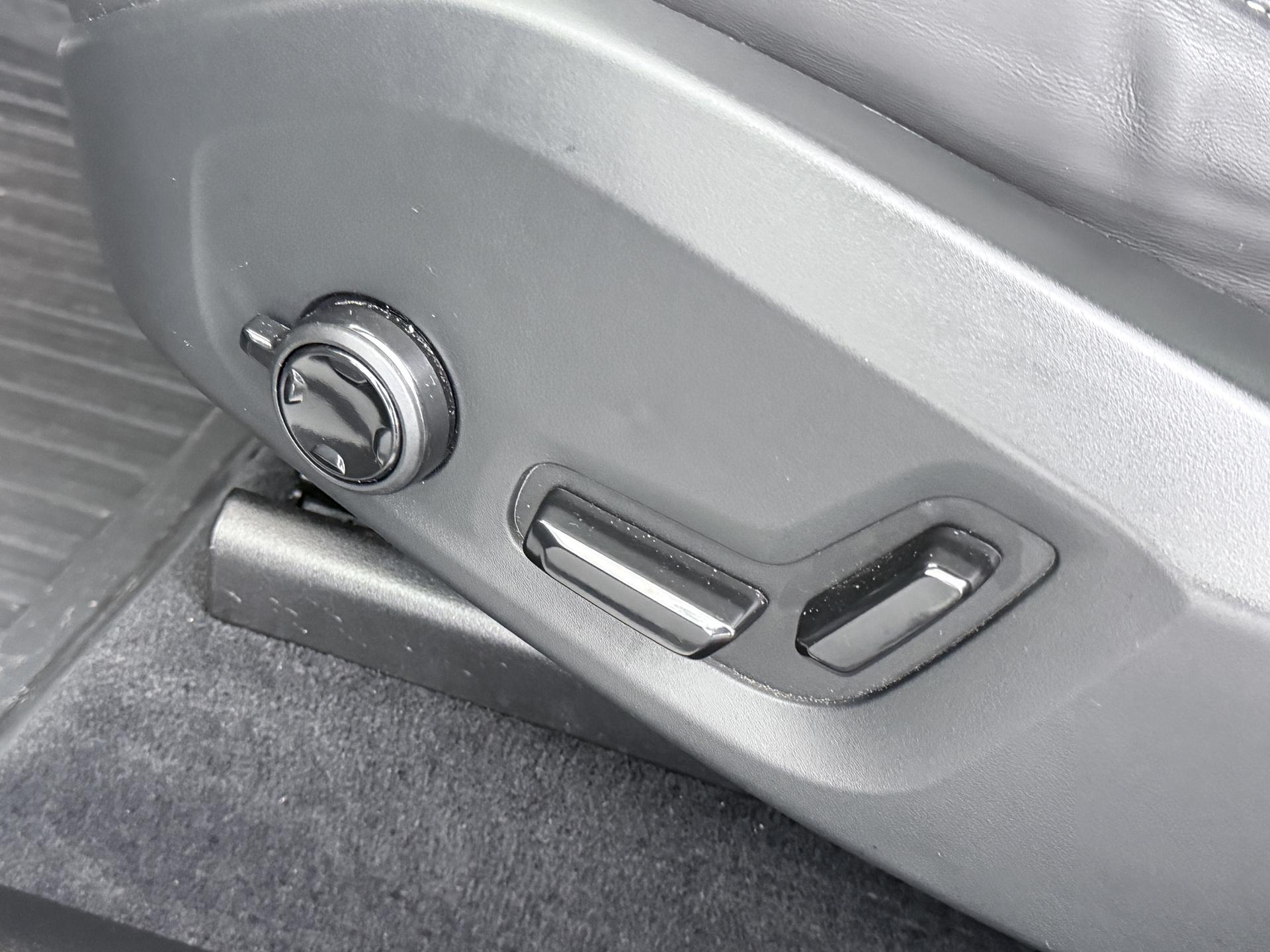 Volvo XC60 2.0 T8 Plug-in hybrid AWD R-Design 23