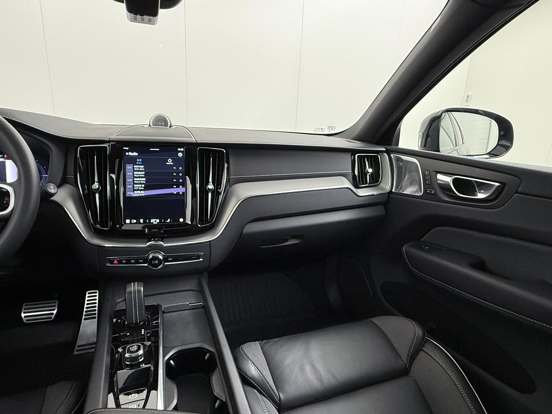 Volvo XC60 2.0 T8 Plug-in hybrid AWD R-Design 25