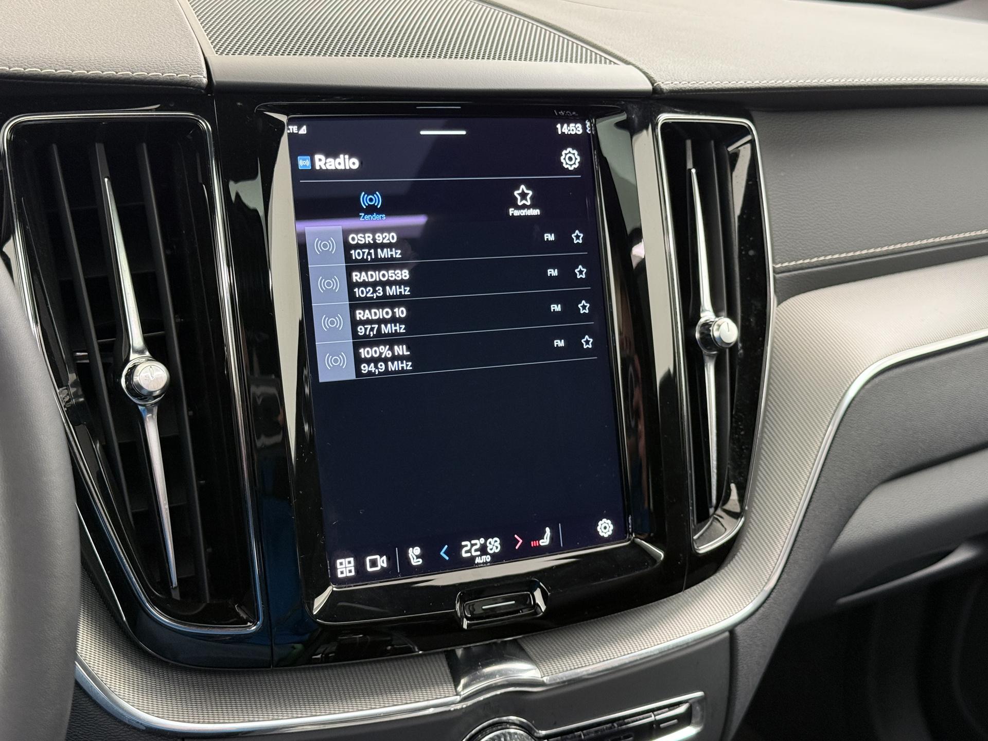 Volvo XC60 2.0 T8 Plug-in hybrid AWD R-Design 32