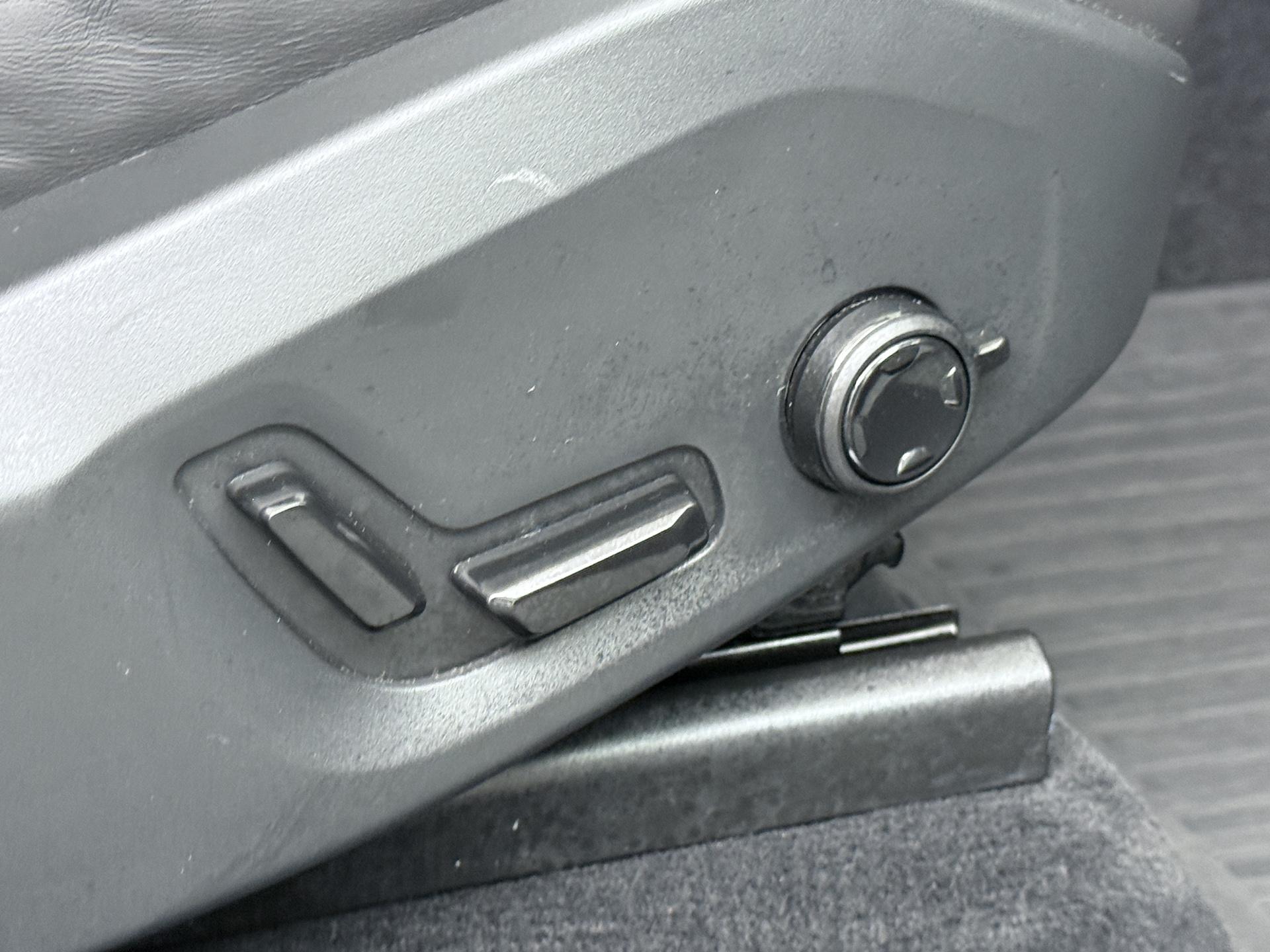 Volvo XC60 2.0 T8 Plug-in hybrid AWD R-Design 37