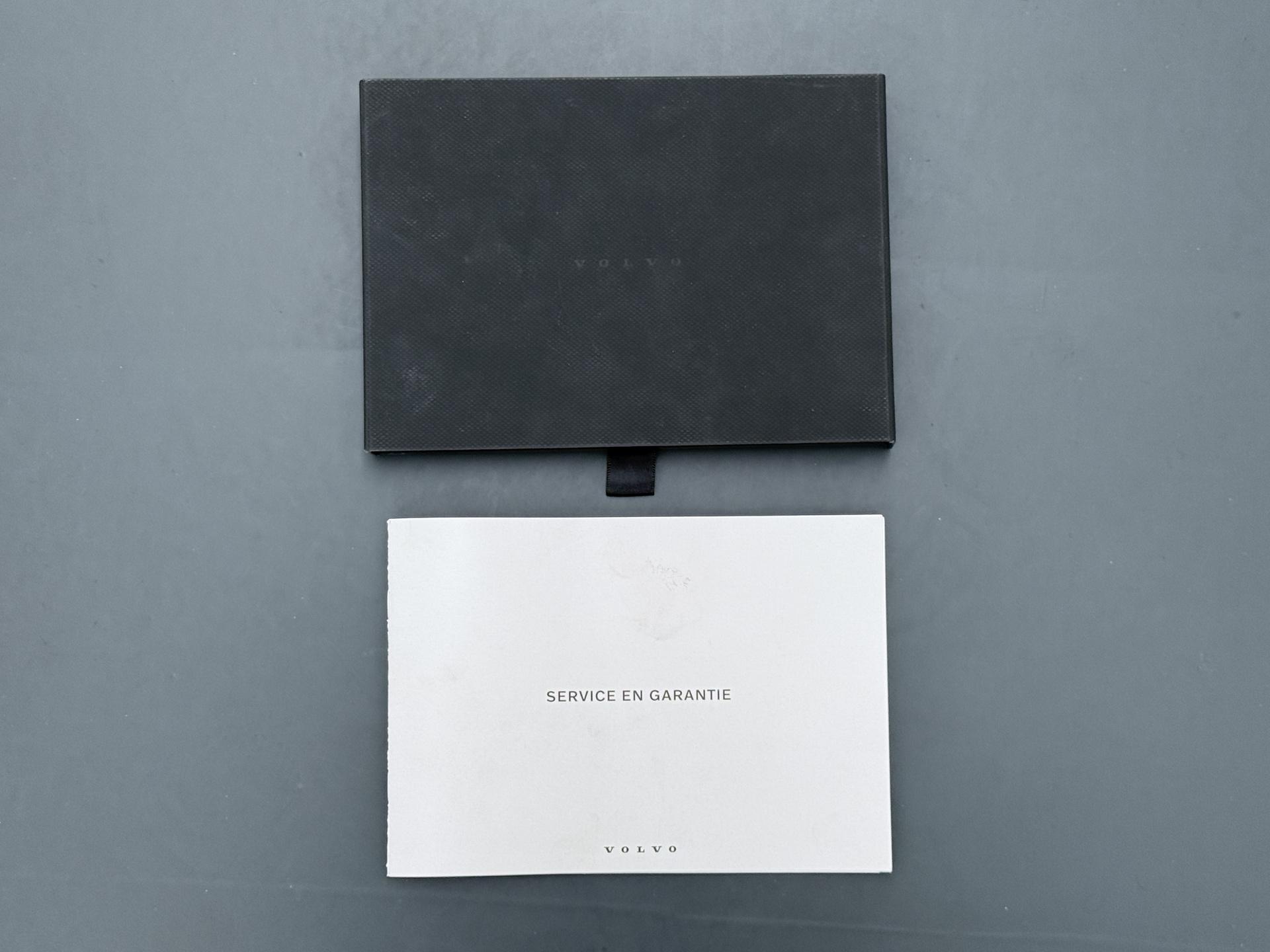 Volvo XC60 2.0 T8 Plug-in hybrid AWD R-Design 38