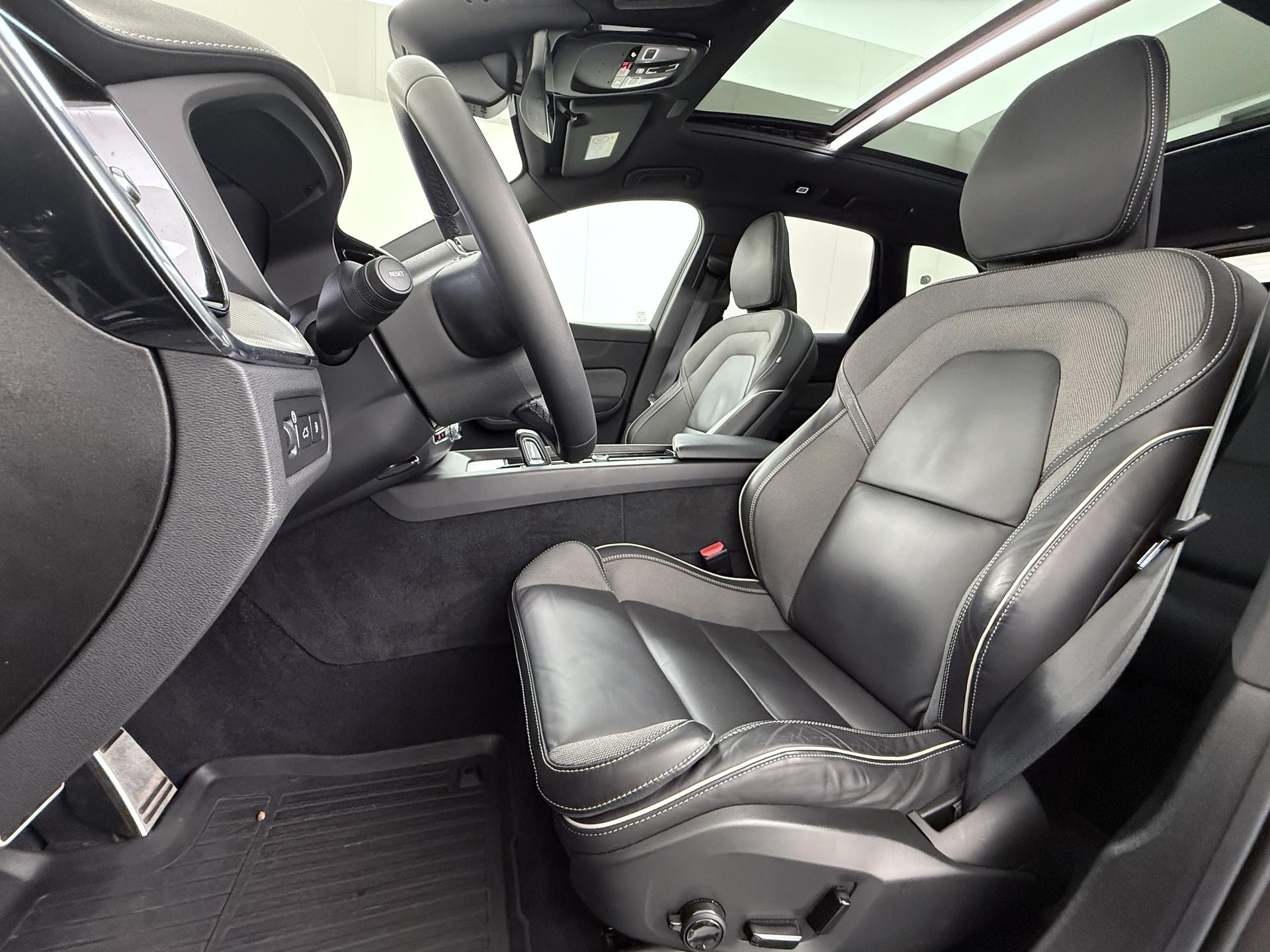 Volvo XC60 2.0 T8 Plug-in hybrid AWD R-Design 6