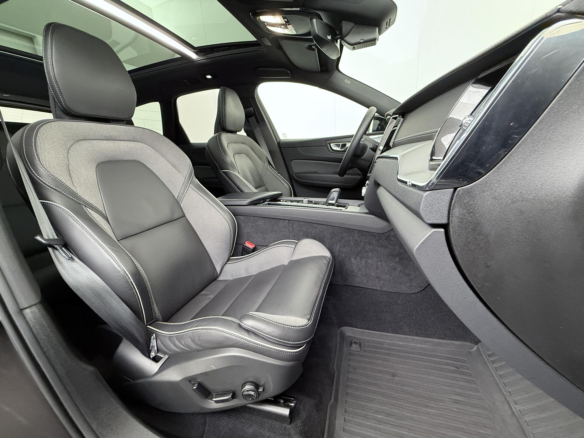 Volvo XC60 2.0 T8 Plug-in hybrid AWD R-Design 7