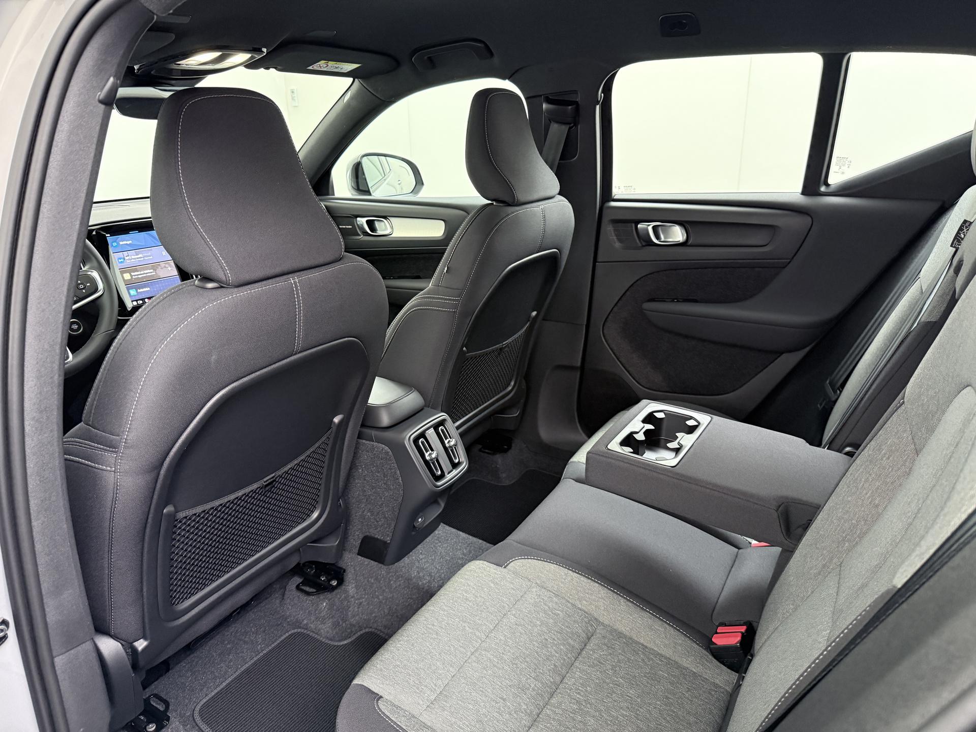 Volvo XC40 2.0 B4 Plus Dark 18