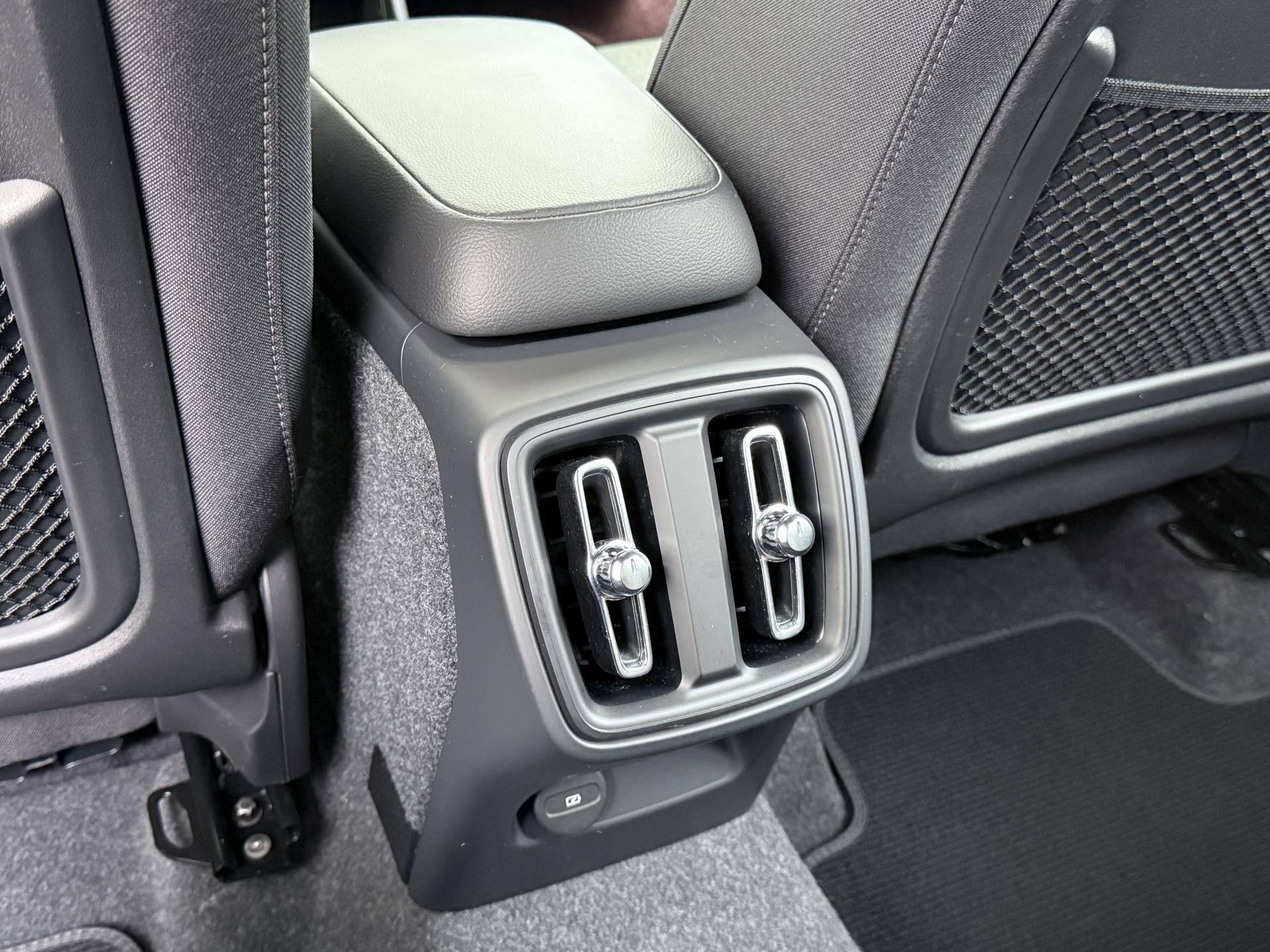 Volvo XC40 2.0 B4 Plus Dark 20