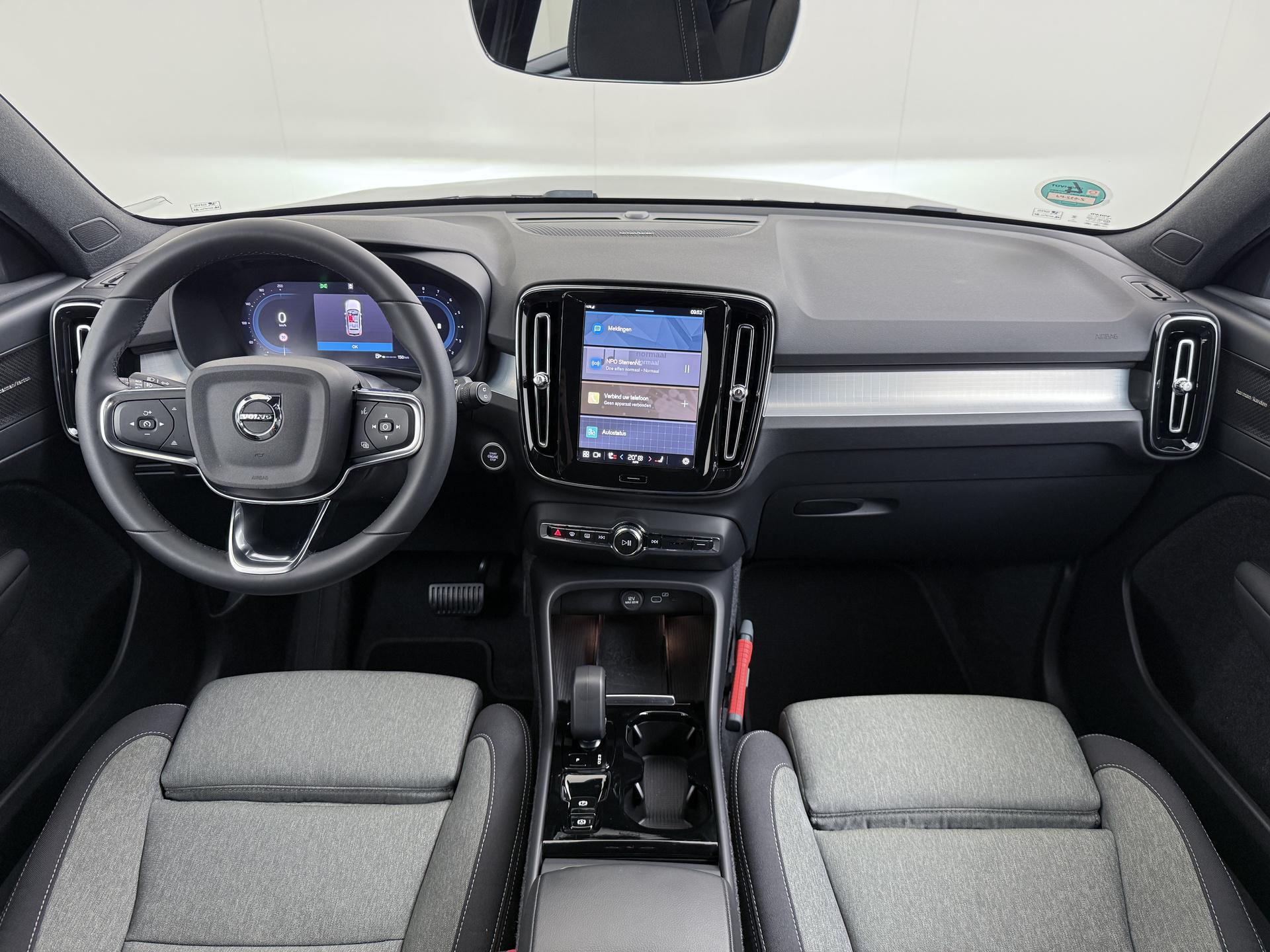 Volvo XC40 2.0 B4 Plus Dark 21