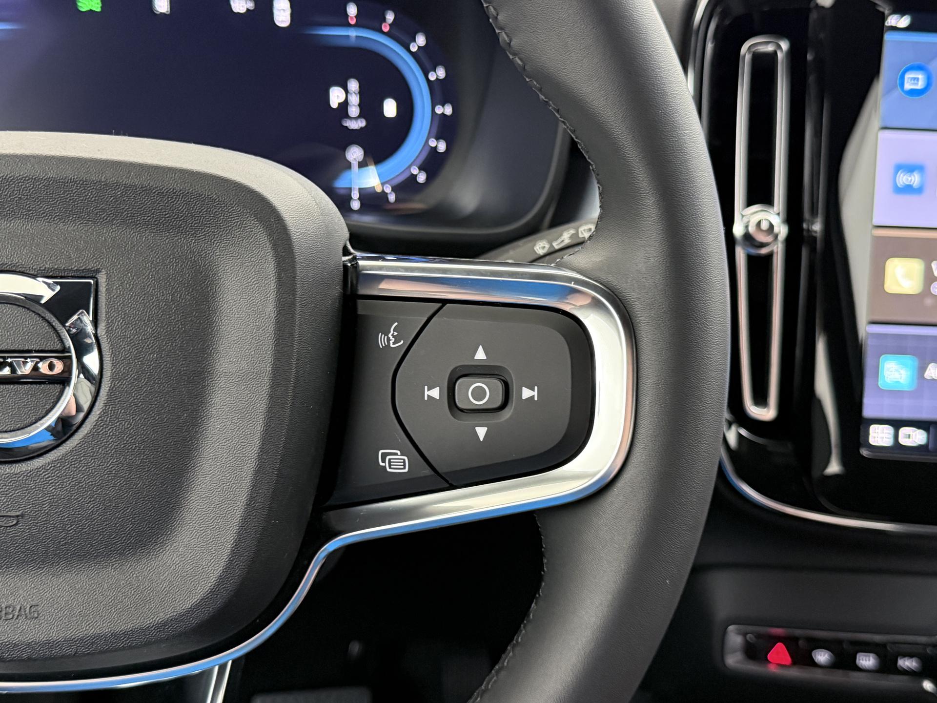 Volvo XC40 2.0 B4 Plus Dark 27