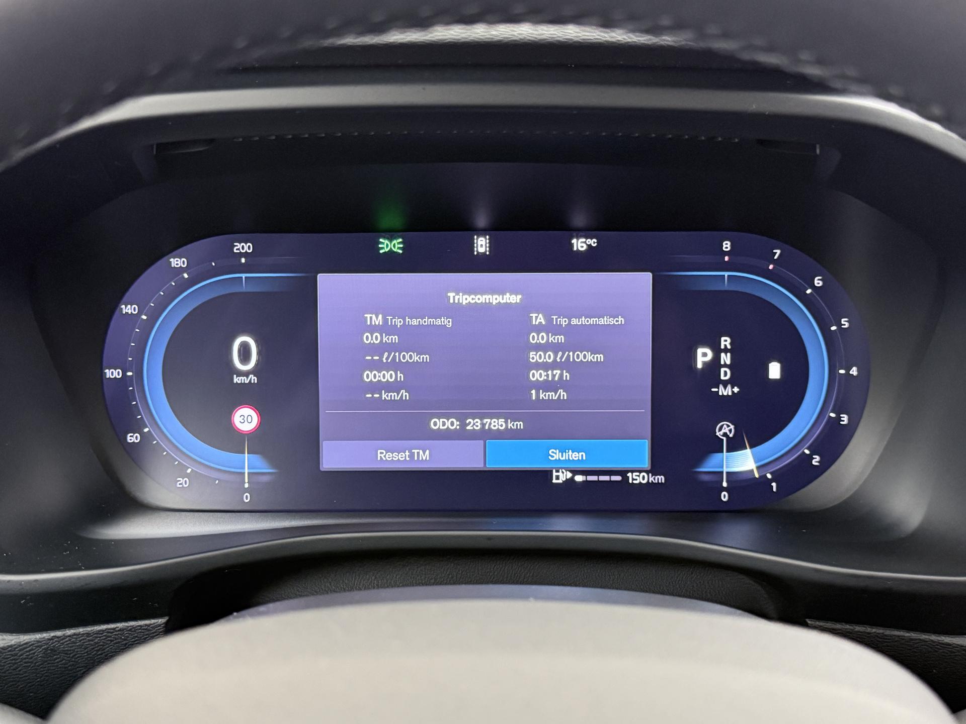 Volvo XC40 2.0 B4 Plus Dark 28