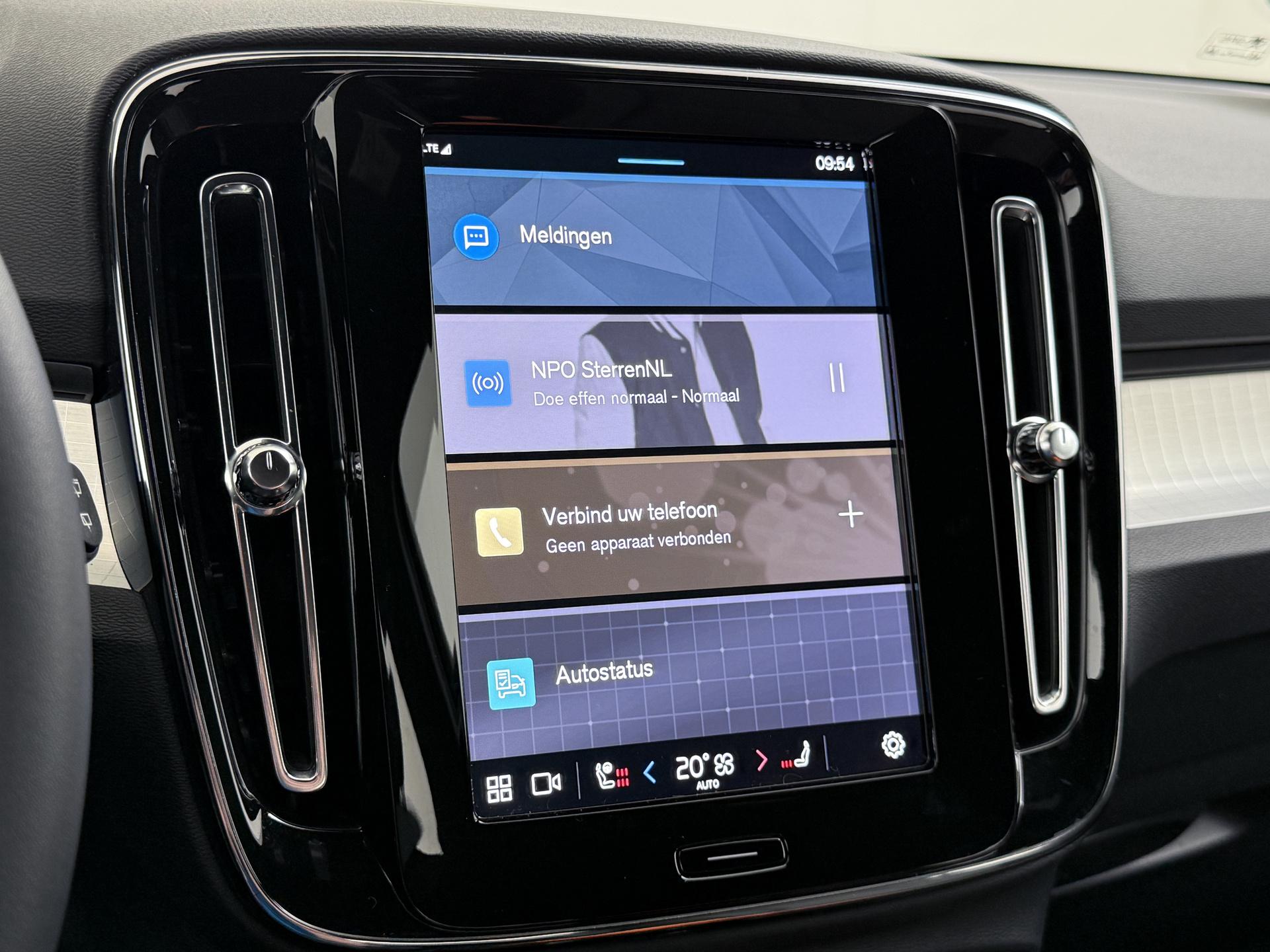 Volvo XC40 2.0 B4 Plus Dark 29