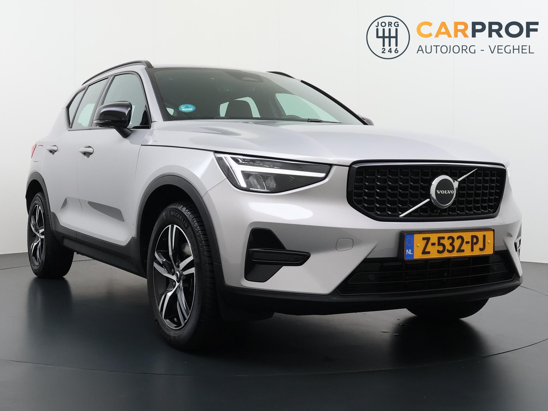 Volvo XC40 2.0 B4 Plus Dark 3
