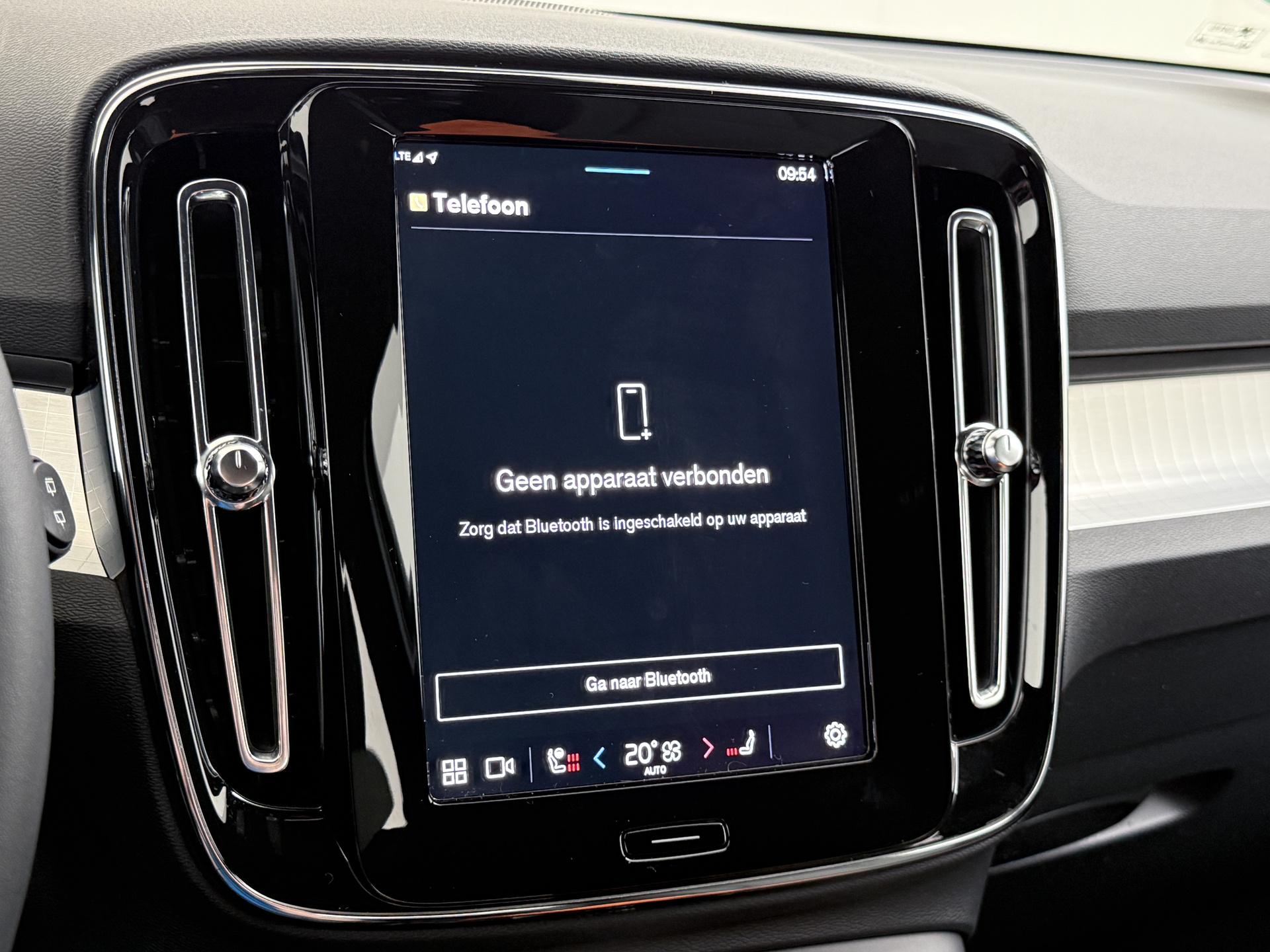 Volvo XC40 2.0 B4 Plus Dark 33