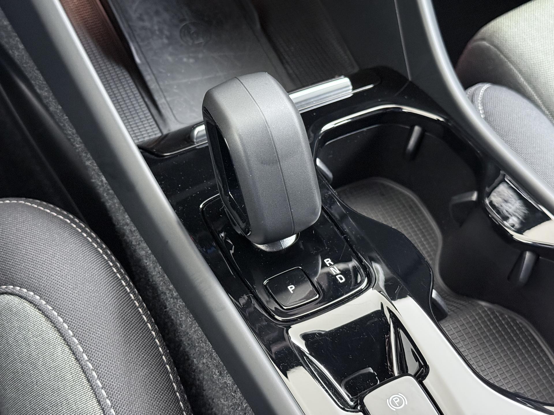 Volvo XC40 2.0 B4 Plus Dark 36