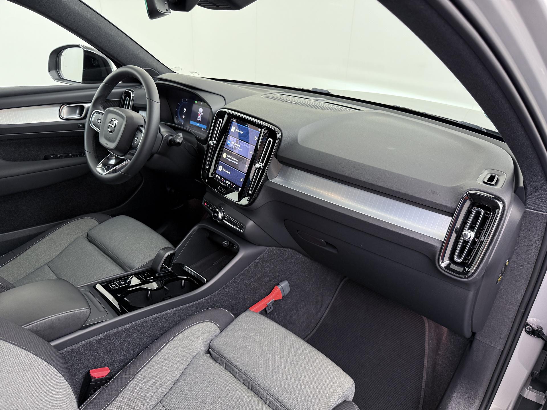 Volvo XC40 2.0 B4 Plus Dark 37