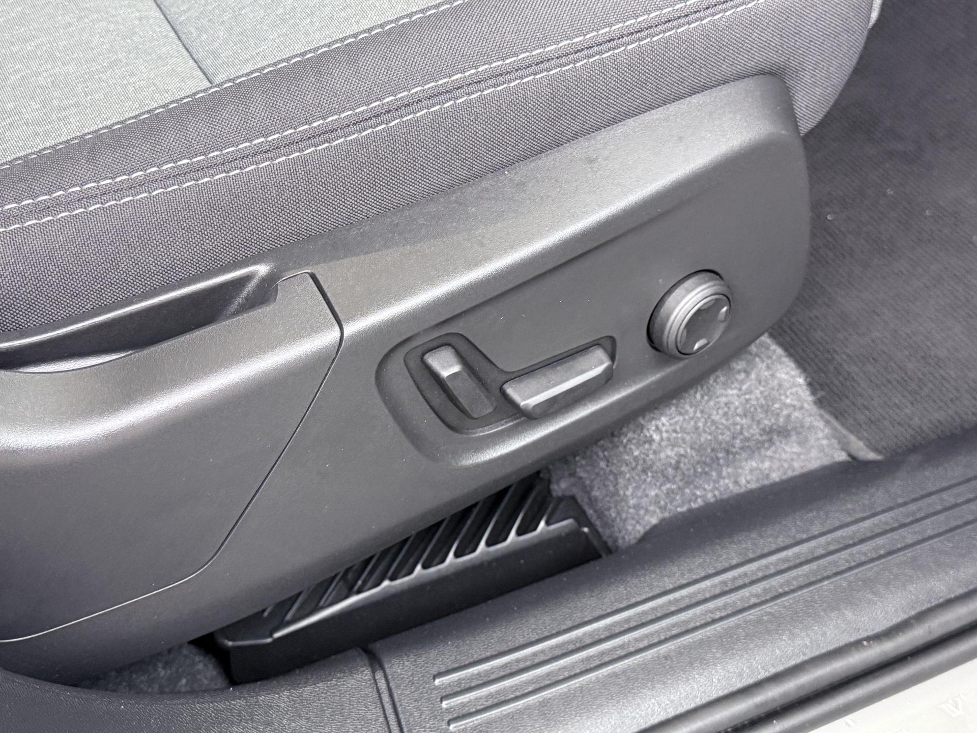 Volvo XC40 2.0 B4 Plus Dark 39