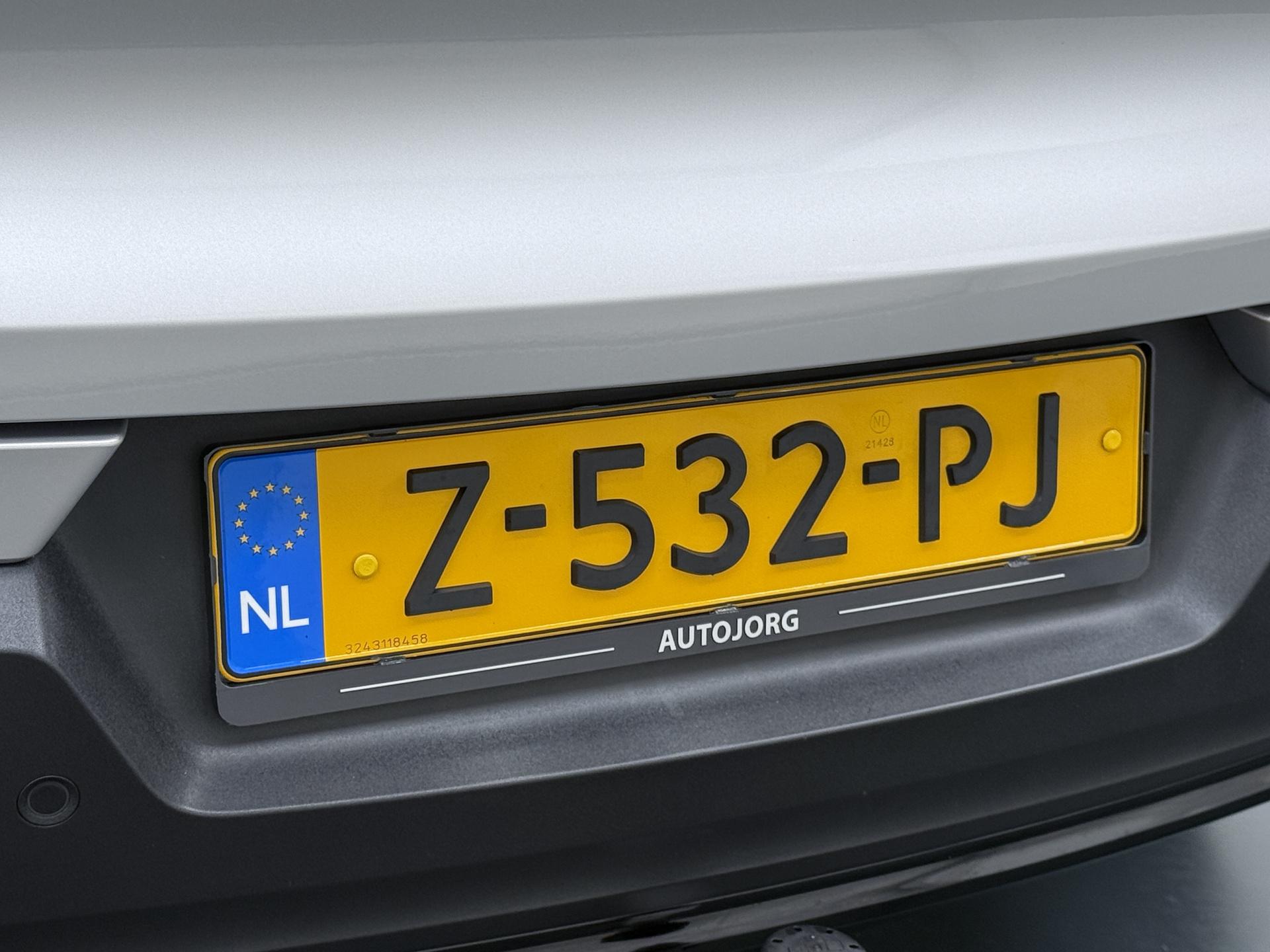 Volvo XC40 2.0 B4 Plus Dark 5