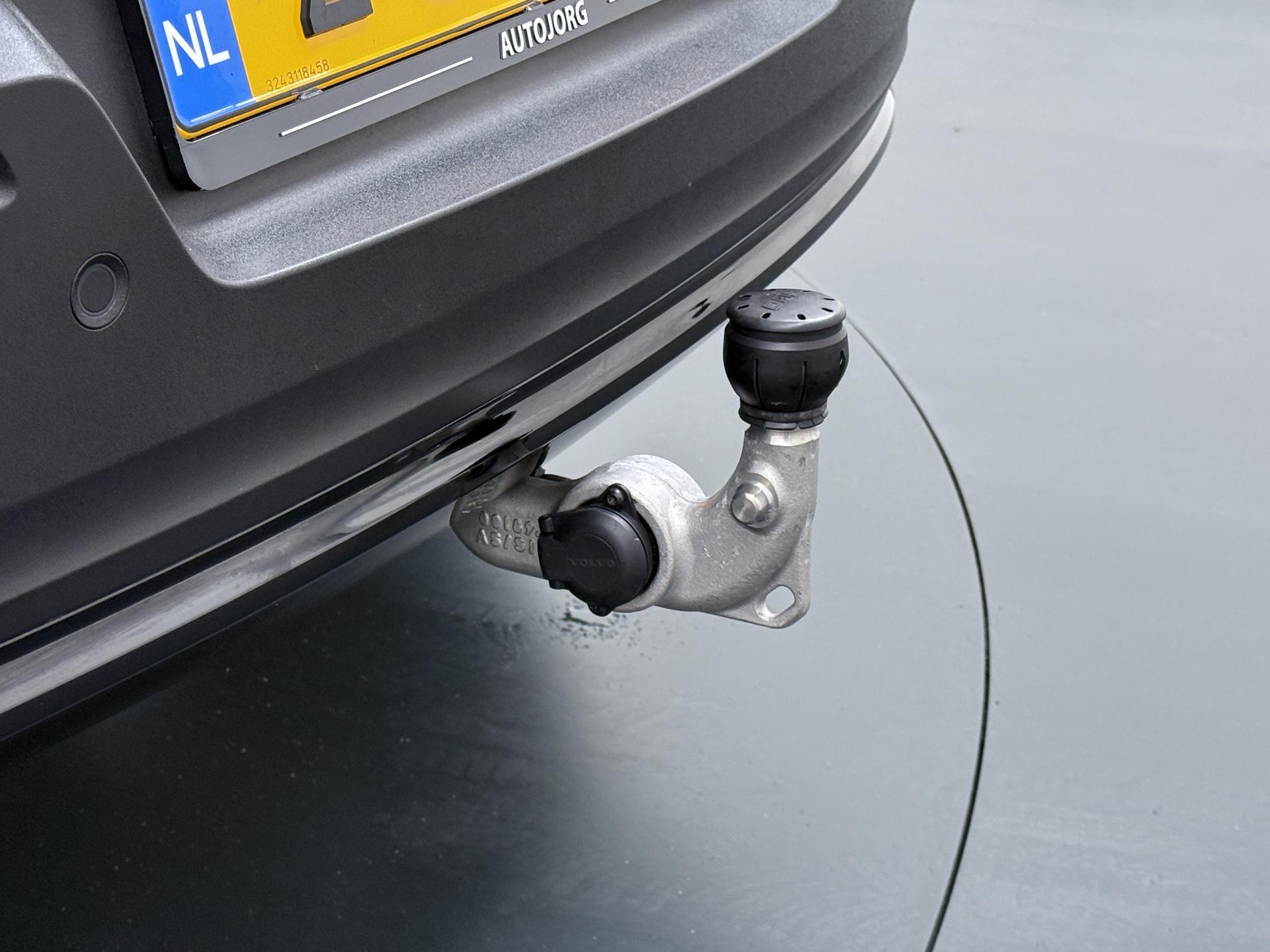 Volvo XC40 2.0 B4 Plus Dark 6