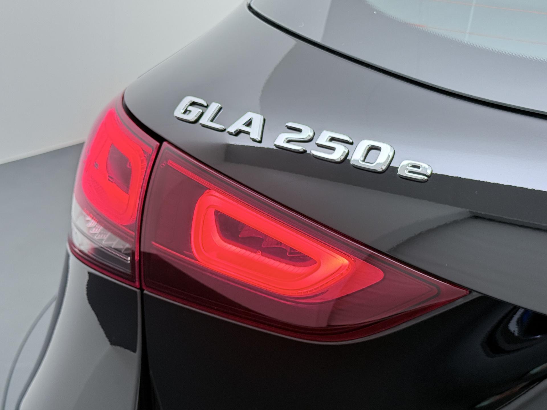 Mercedes-Benz GLA 250 e AMG Line 11