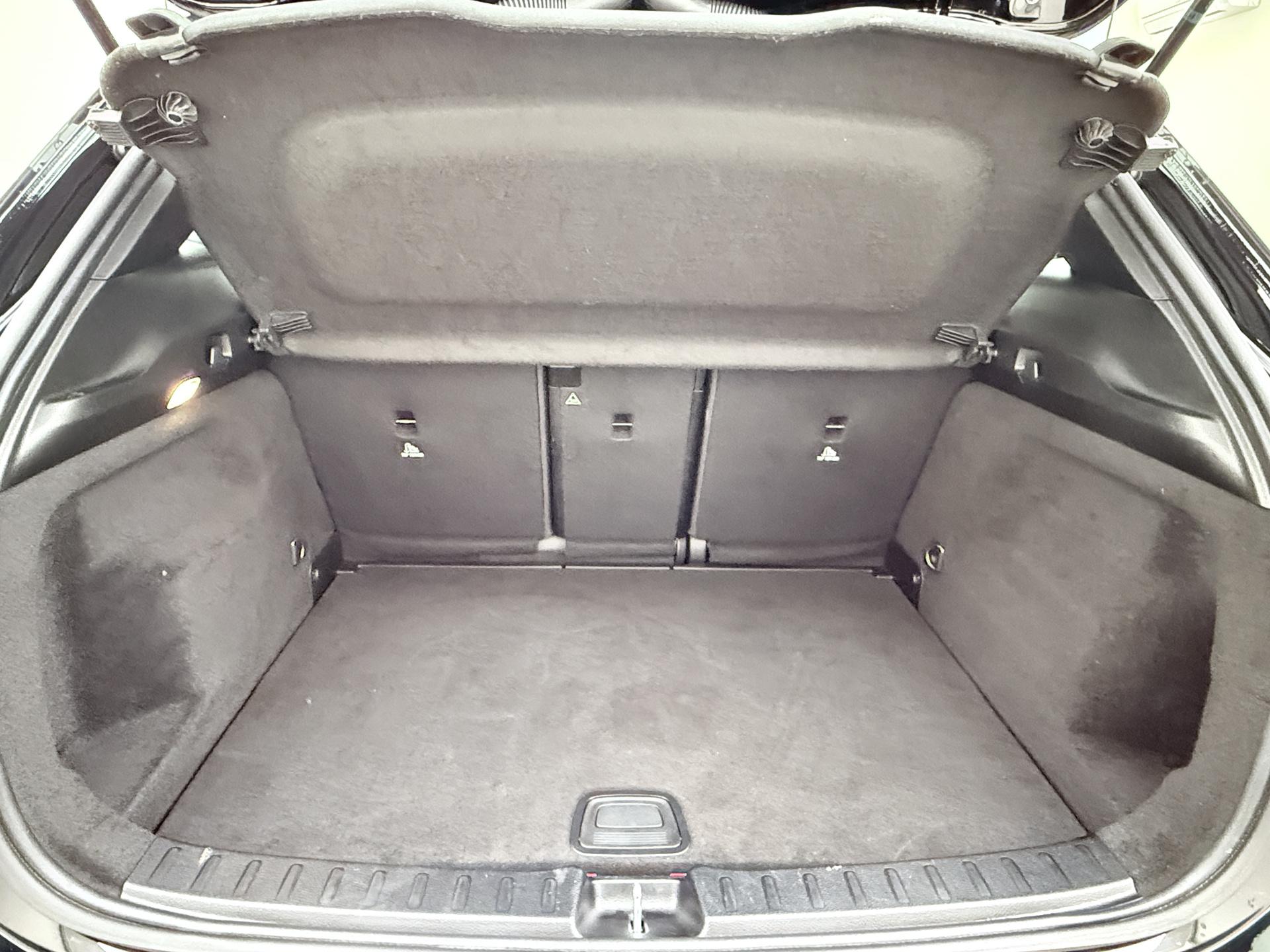 Mercedes-Benz GLA 250 e AMG Line 13