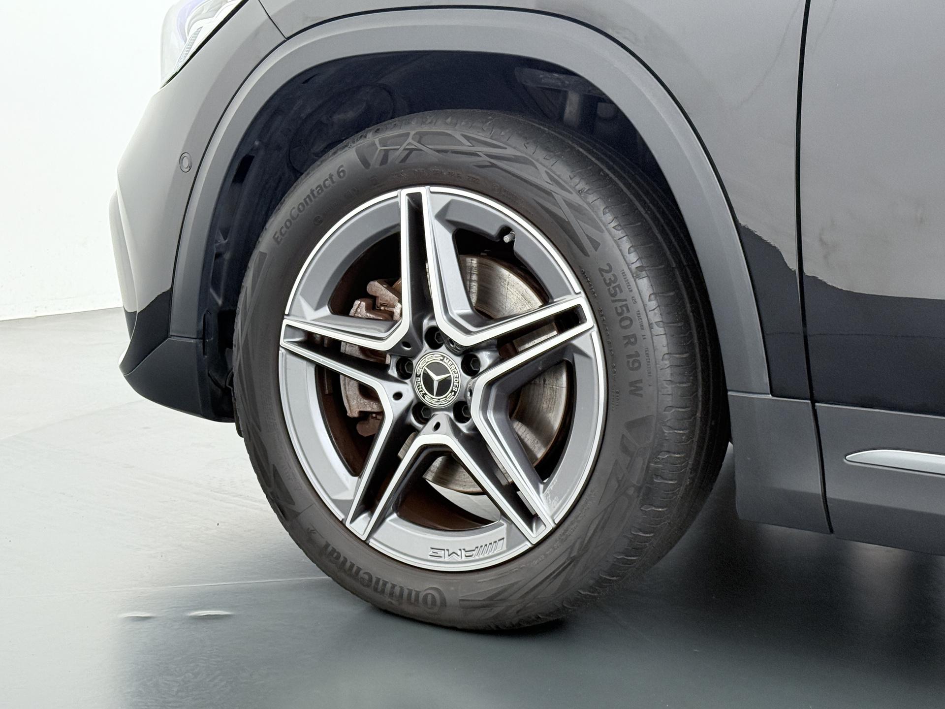 Mercedes-Benz GLA 250 e AMG Line 14