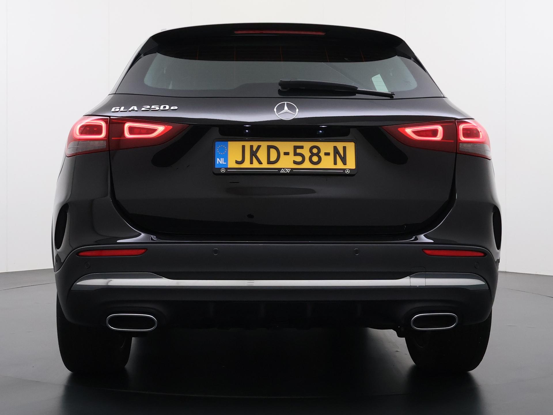 Mercedes-Benz GLA 250 e AMG Line 3