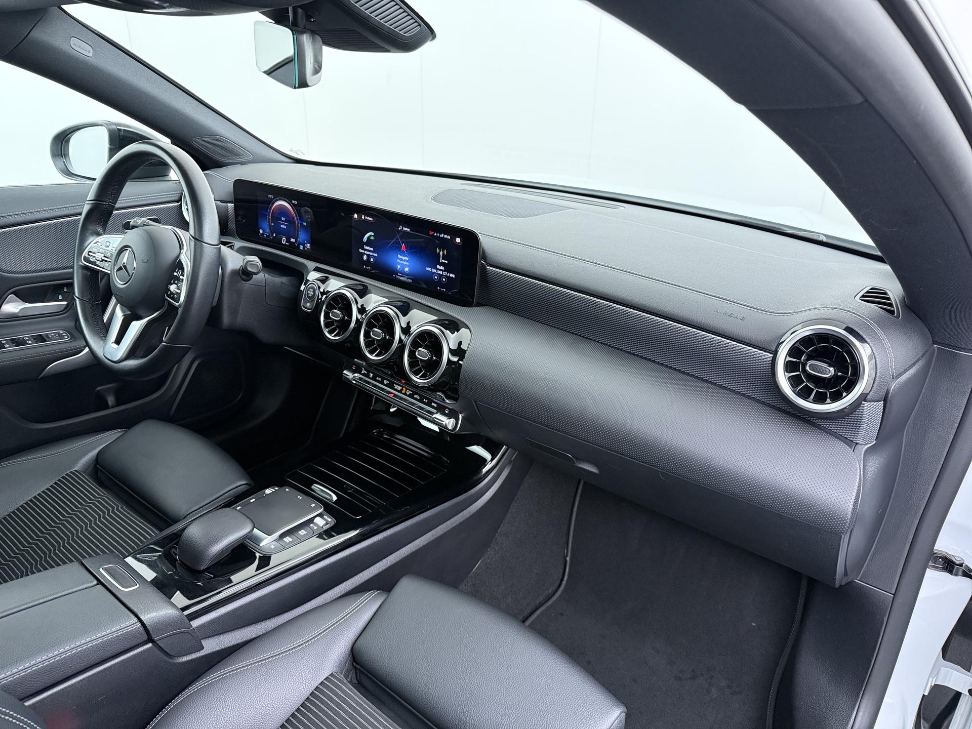 Mercedes-Benz CLA-Klasse 250 4MATIC Luxury 44