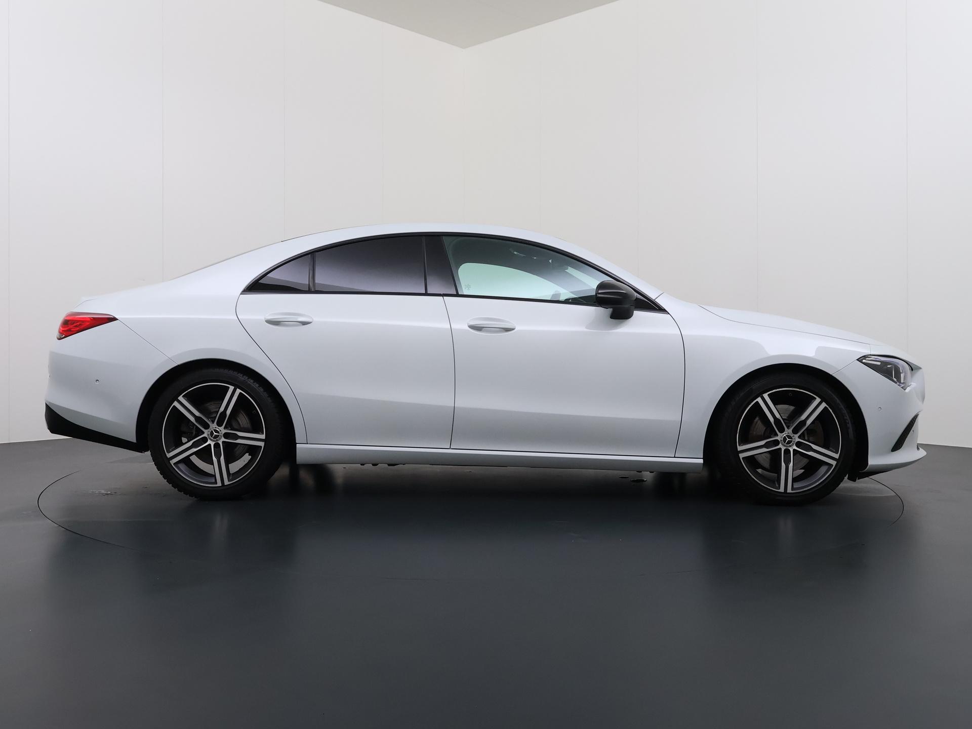 Mercedes-Benz CLA-Klasse 250 4MATIC Luxury 8