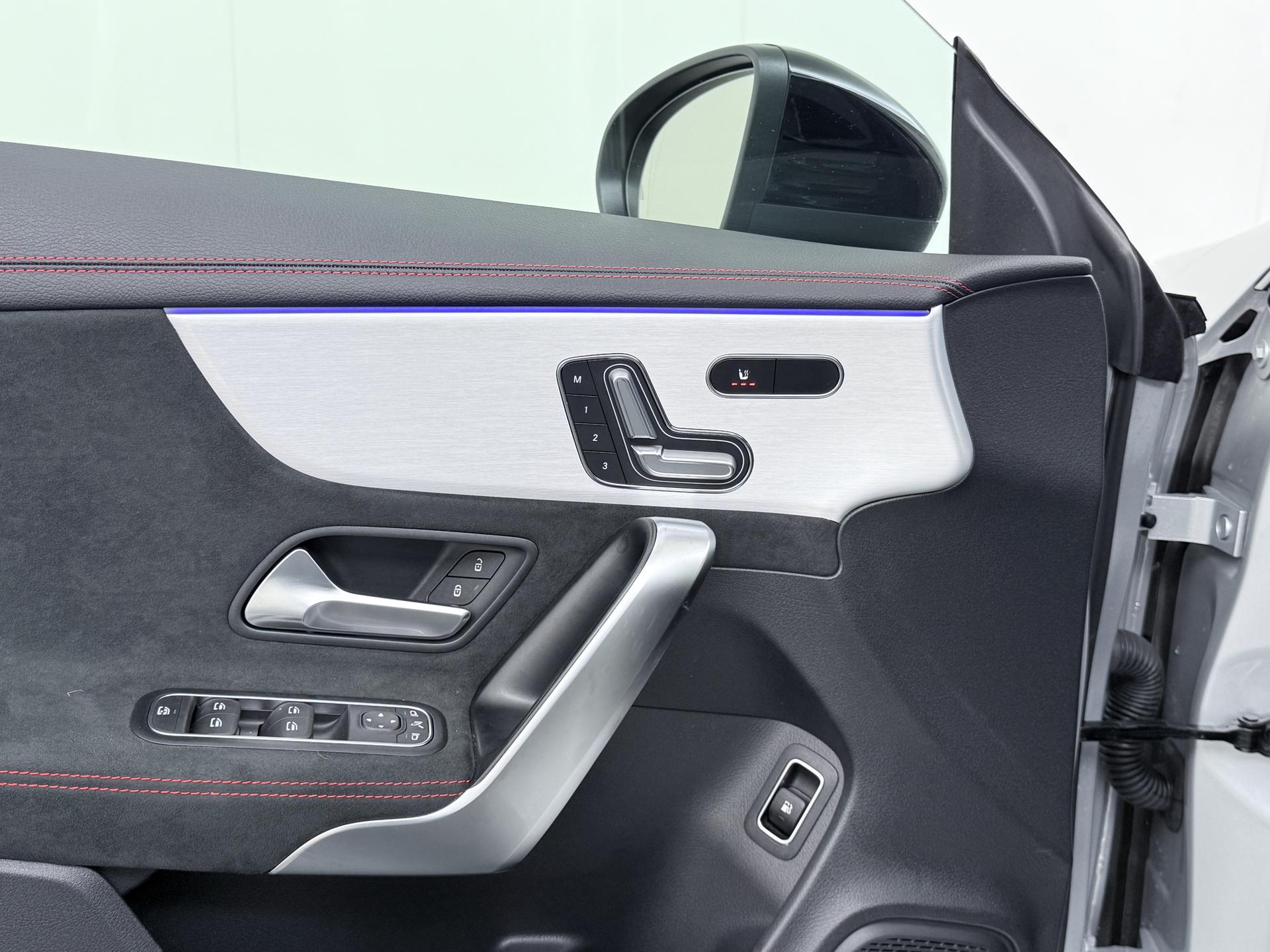 Mercedes-Benz CLA-Klasse 250 e AMG Premium Plus 17