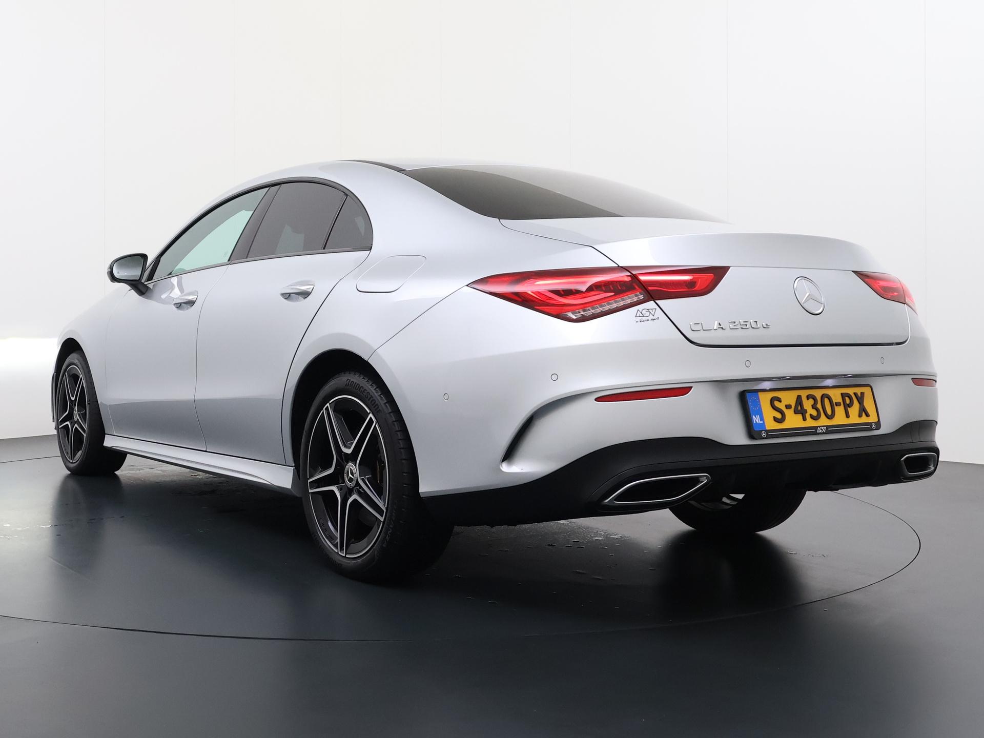 Mercedes-Benz CLA-Klasse 250 e AMG Premium Plus 2